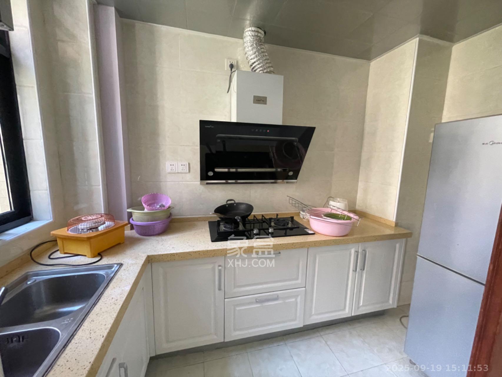 安泰嘉园(湘府邻伴) 3室2厅2卫 2500.0元/月 安泰嘉园(湘府邻伴) 3室2厅2卫 2500.0元/月室内图