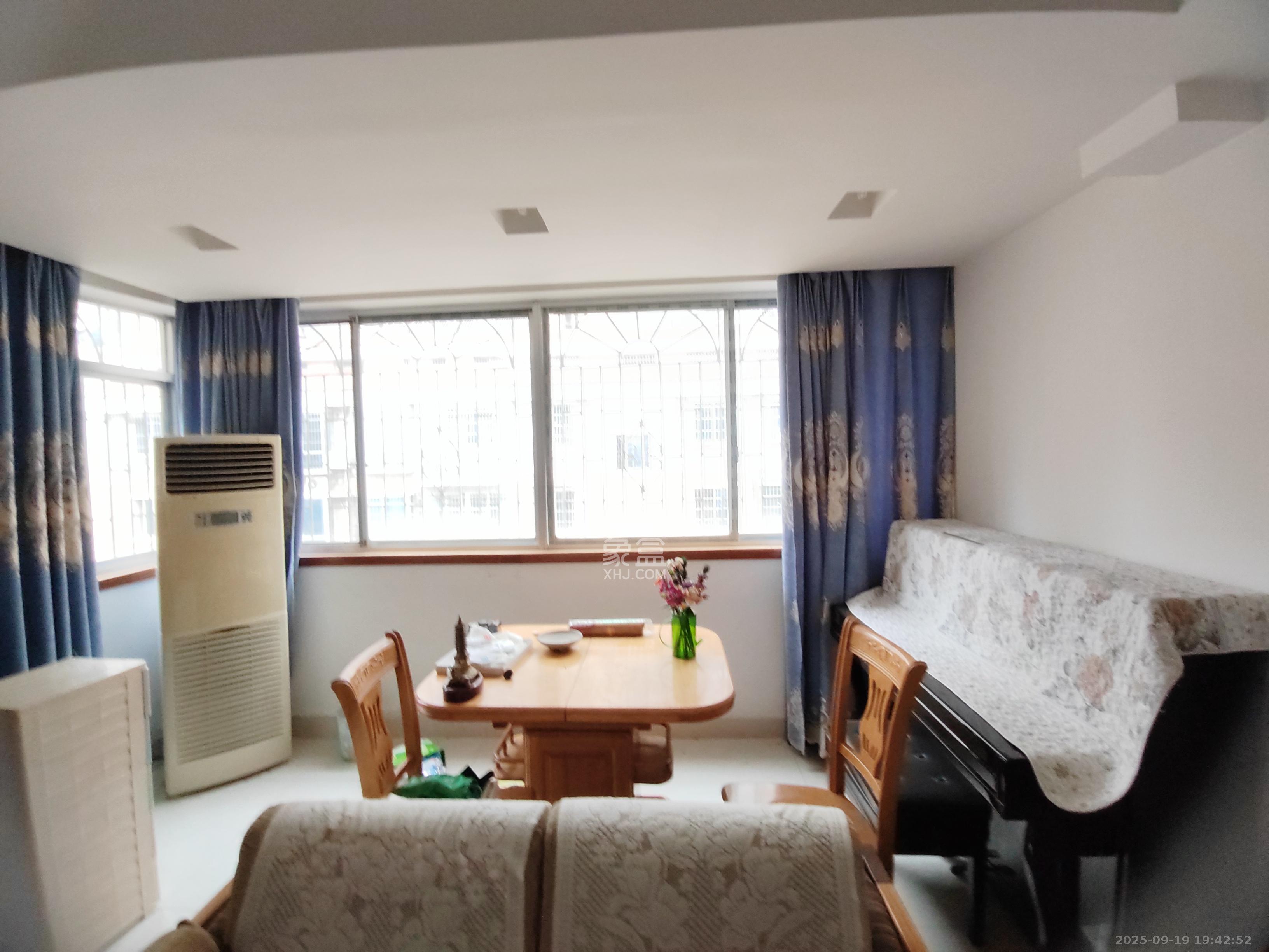 新雅园 3室2厅2卫 2000.0元/月 新雅园 3室2厅2卫 2000.0元/月室内图