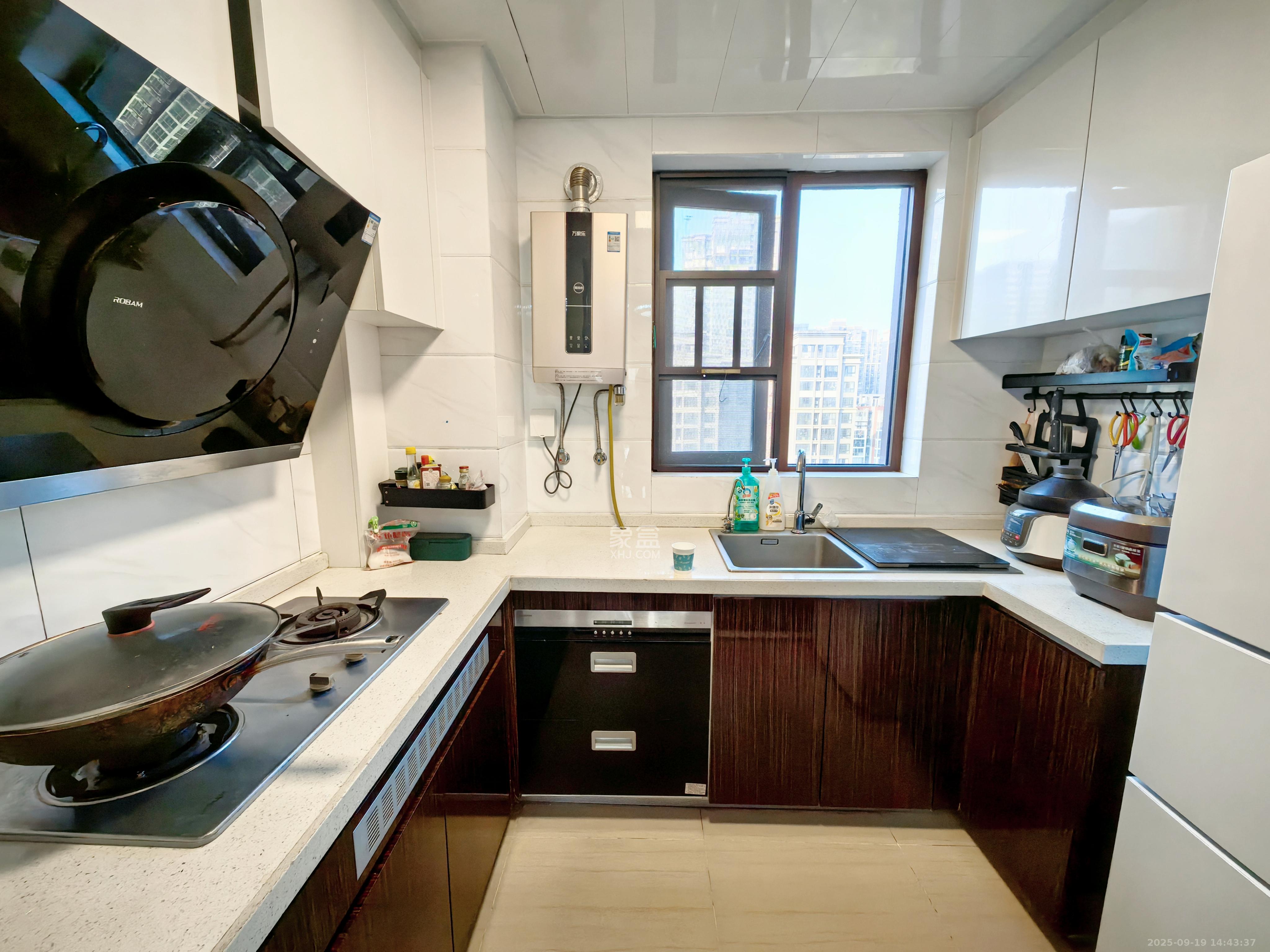 碧桂园中央花园 3室2厅2卫 3500.0元/月 碧桂园中央花园 3室2厅2卫 3500.0元/月户型图