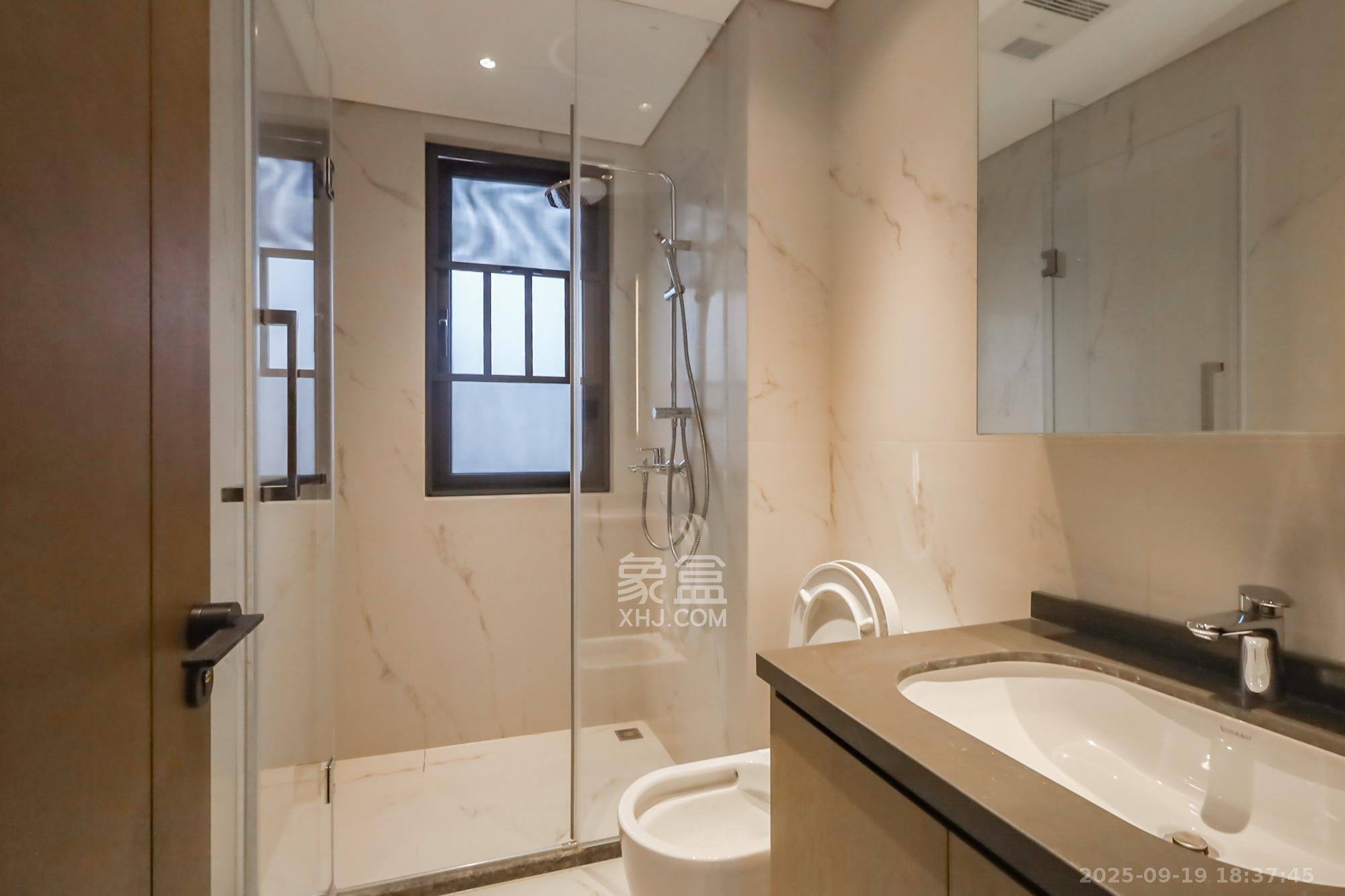 长沙悦府(华润万象城) 4室2厅3卫 530.0万 长沙悦府(华润万象城) 4室2厅3卫 530.0万卫生间