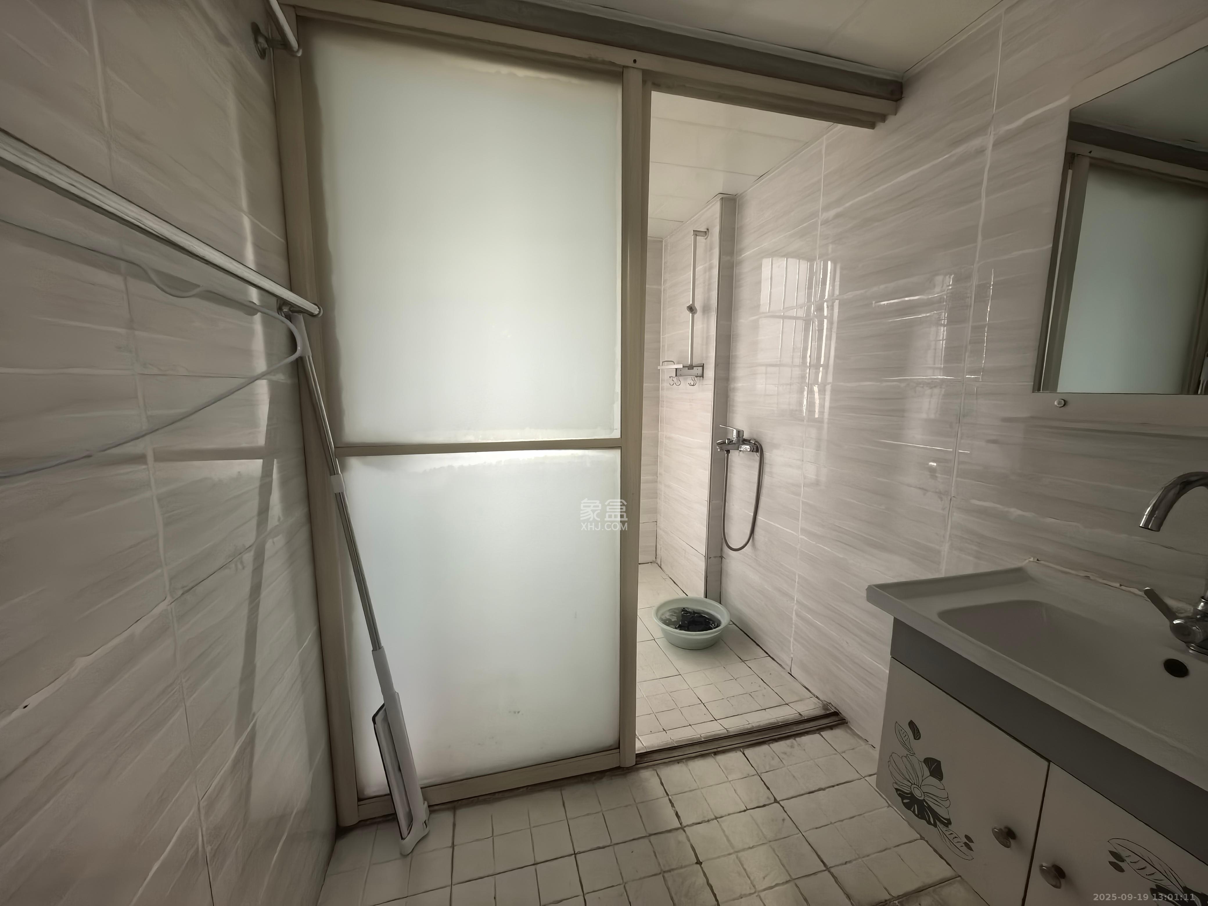 达美D6区  3室2厅1卫    2400.0元/月室内图