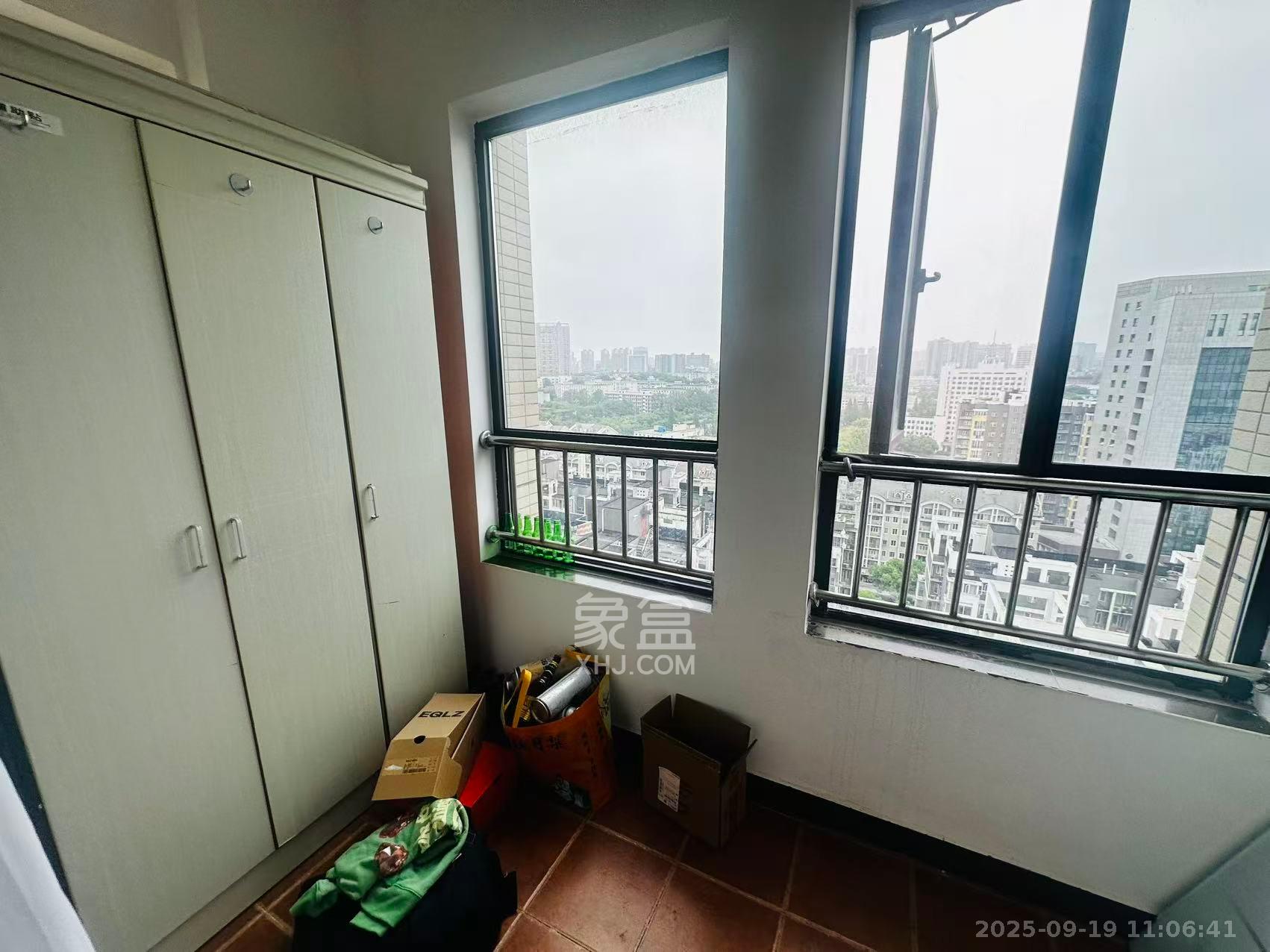 天鸿天府（天鸿中央大院）  1室2厅1卫    2200.0元/月室内图