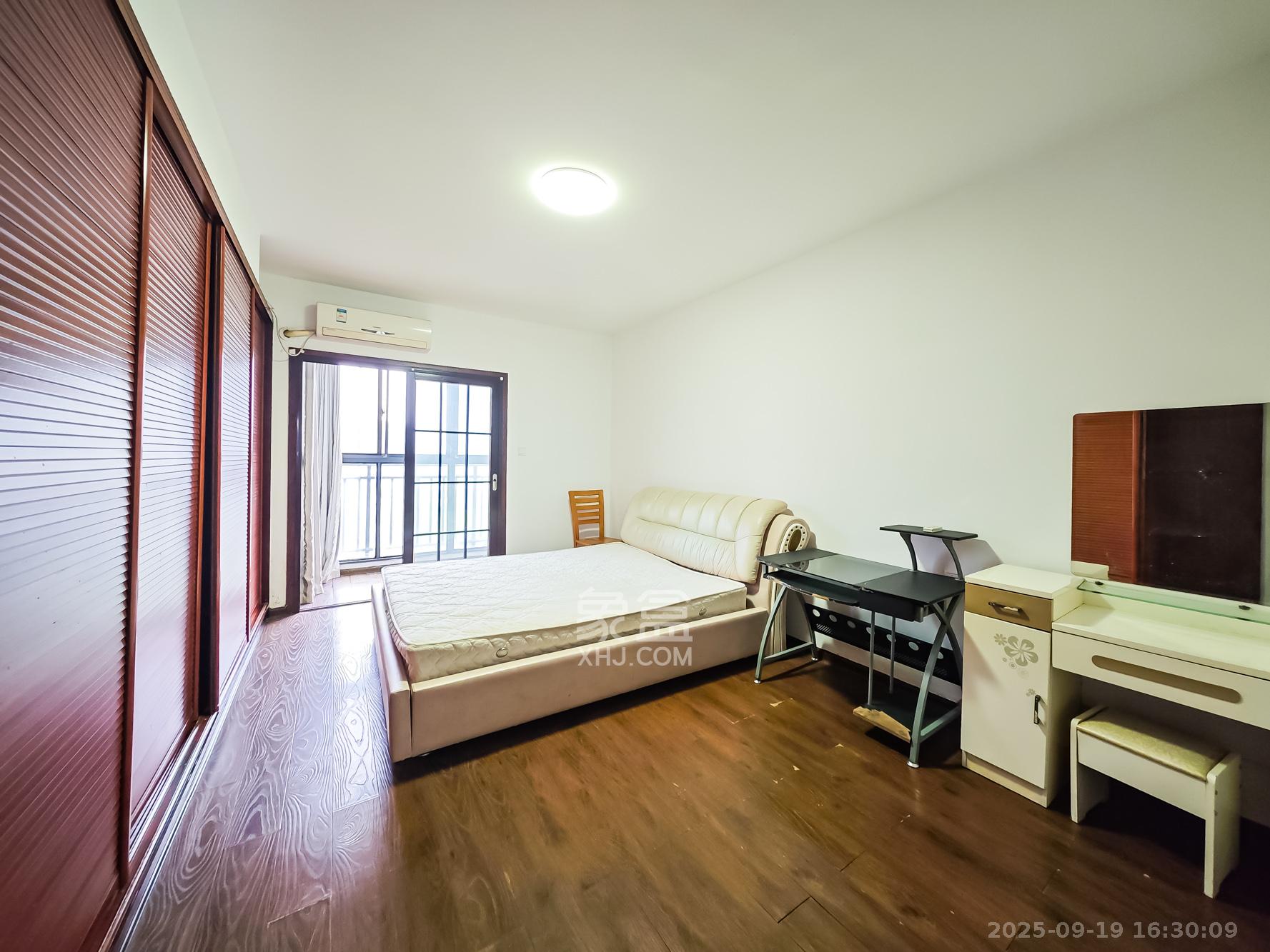 极目楚天 3室2厅2卫 95.0万 极目楚天 3室2厅2卫 95.0万卧室