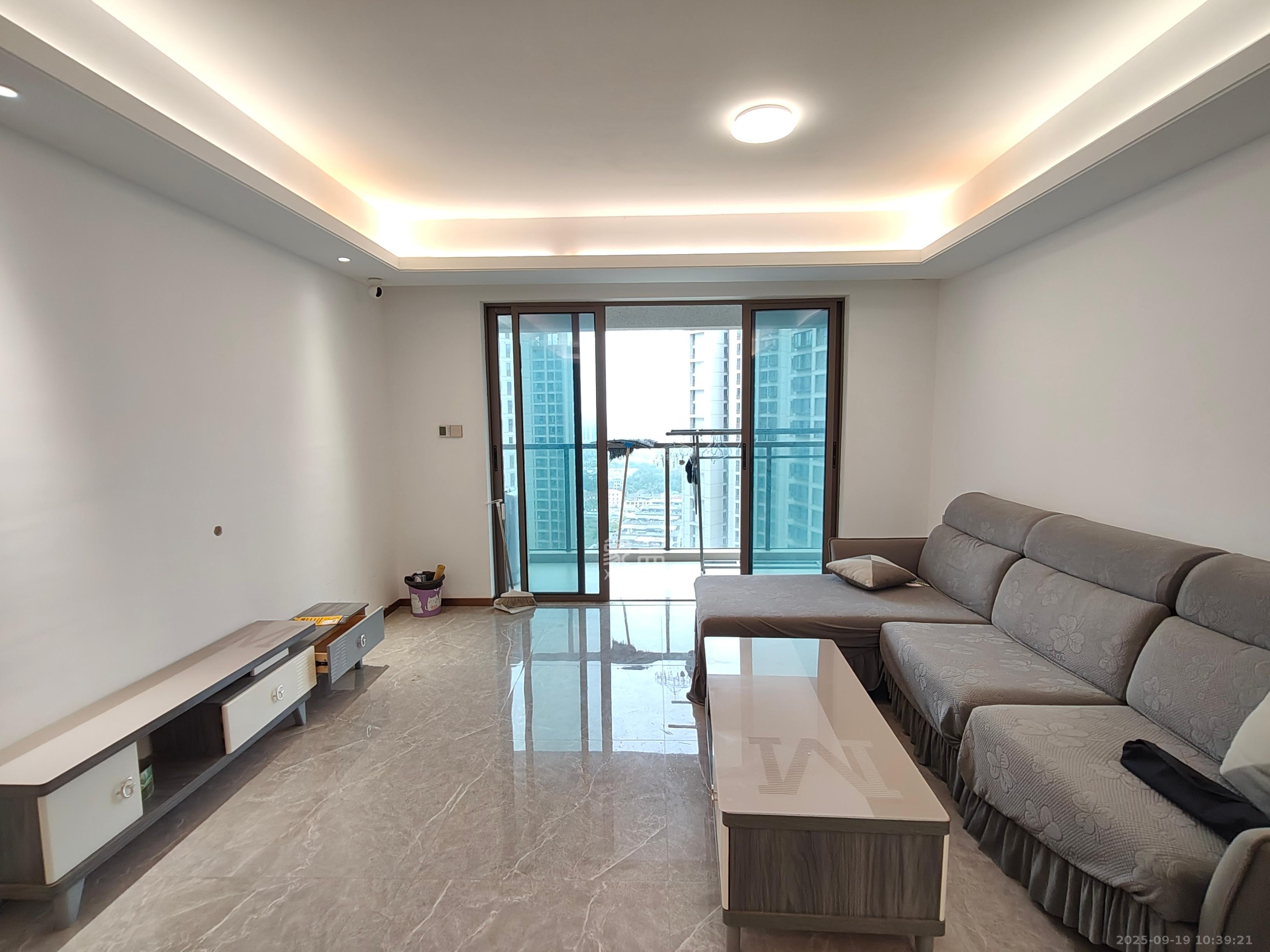 长沙溪山悦 4室2厅2卫 2800.0元/月 长沙溪山悦 4室2厅2卫 2800.0元/月室内图