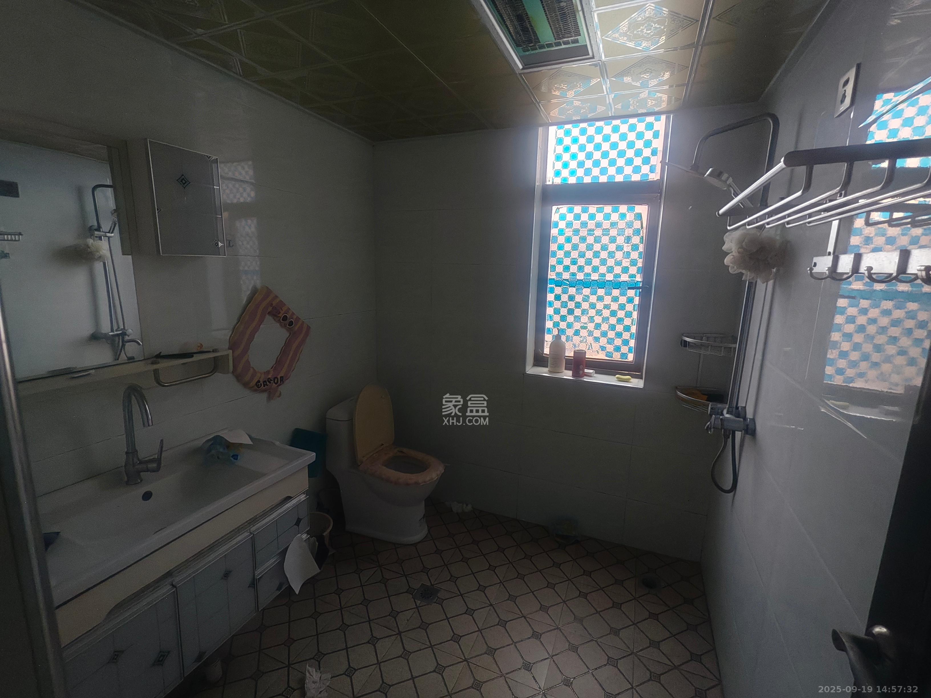 茶山馨苑 3室2厅1卫 2600.0元/月 茶山馨苑 3室2厅1卫 2600.0元/月室内图