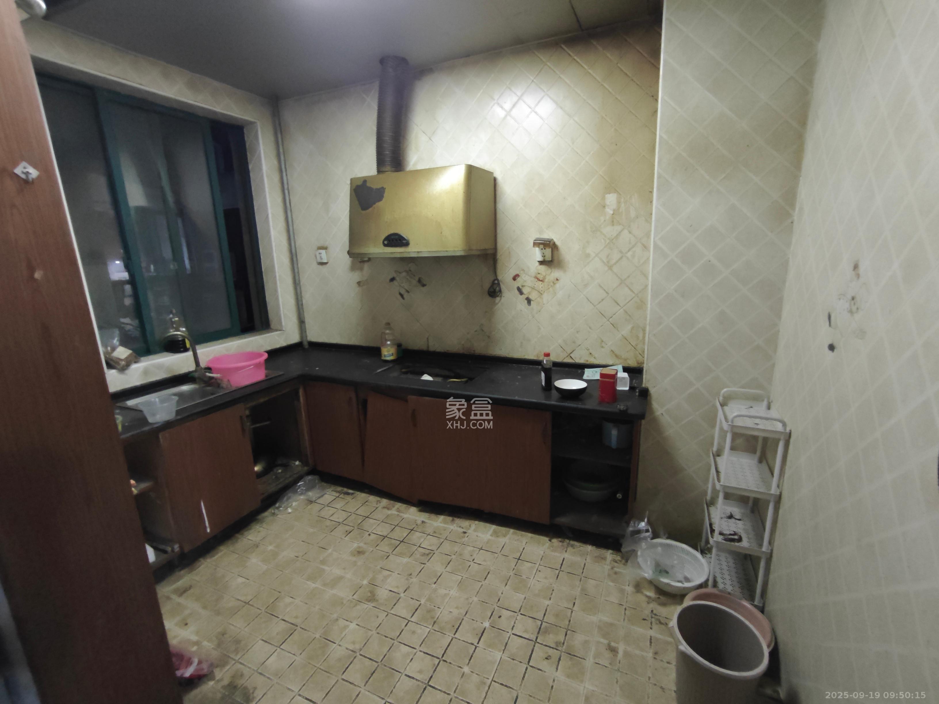 华盛世纪新城  4室1厅2卫    2000.0元/月室内图