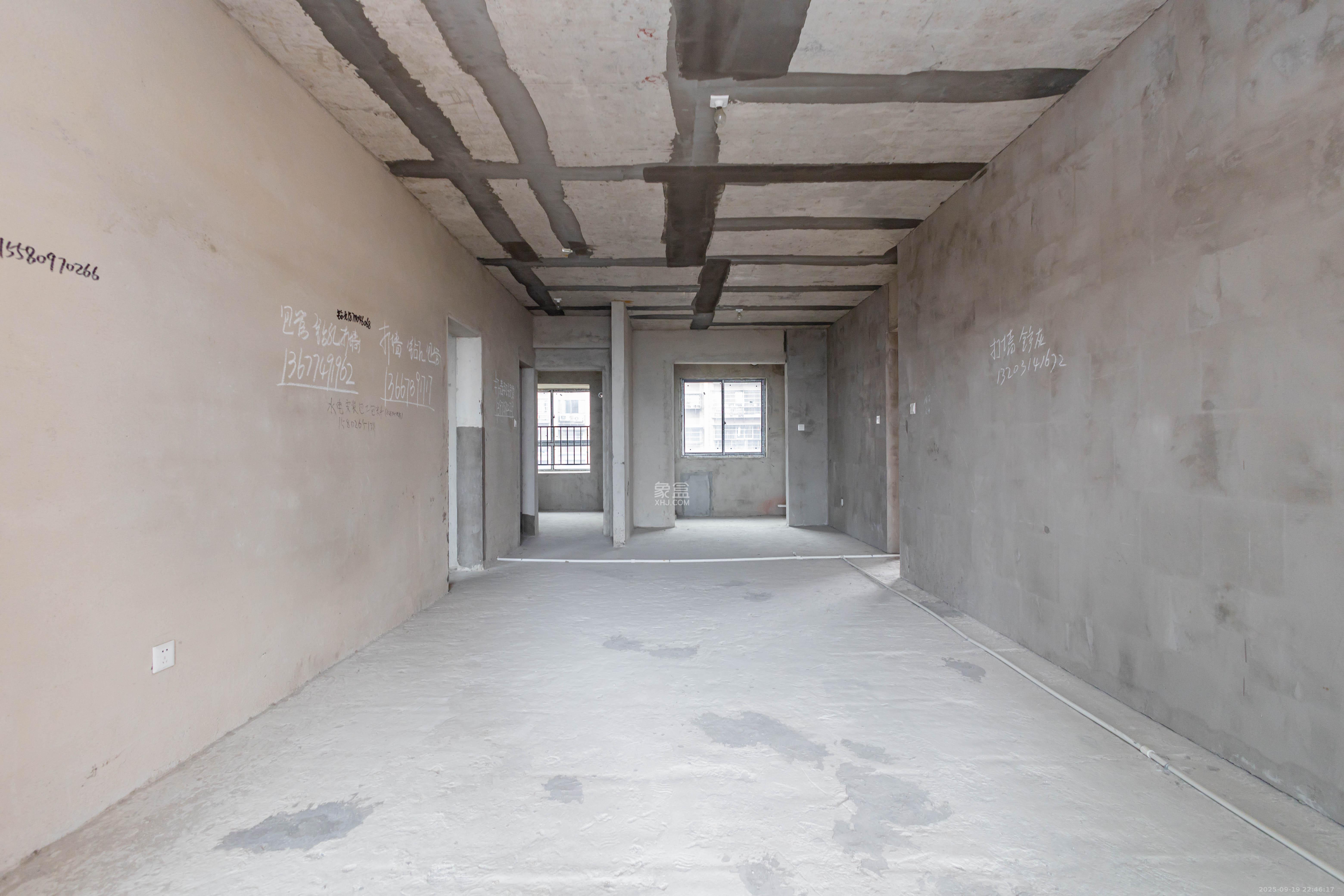 东业上城嘉苑（晟悦国际）  1室0厅0卫    66.0万客厅