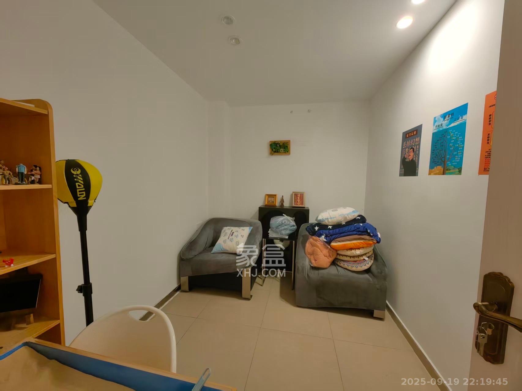 华晨国际公馆  2室2厅1卫    3000.0元/月室内图