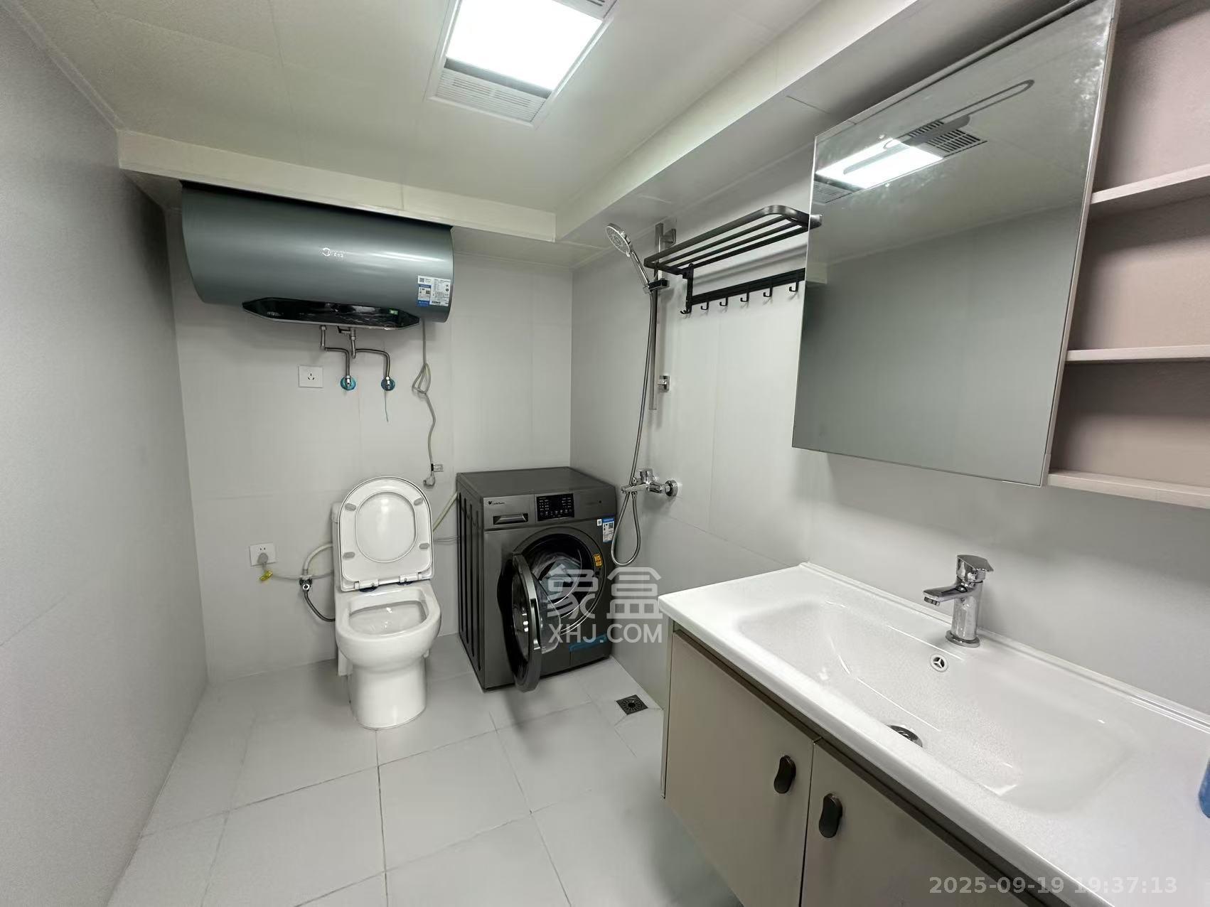 保利中环广场(保利中悦苑) 1室1厅1卫 2300.0元/月 保利中环广场(保利中悦苑) 1室1厅1卫 2300.0元/月室内图