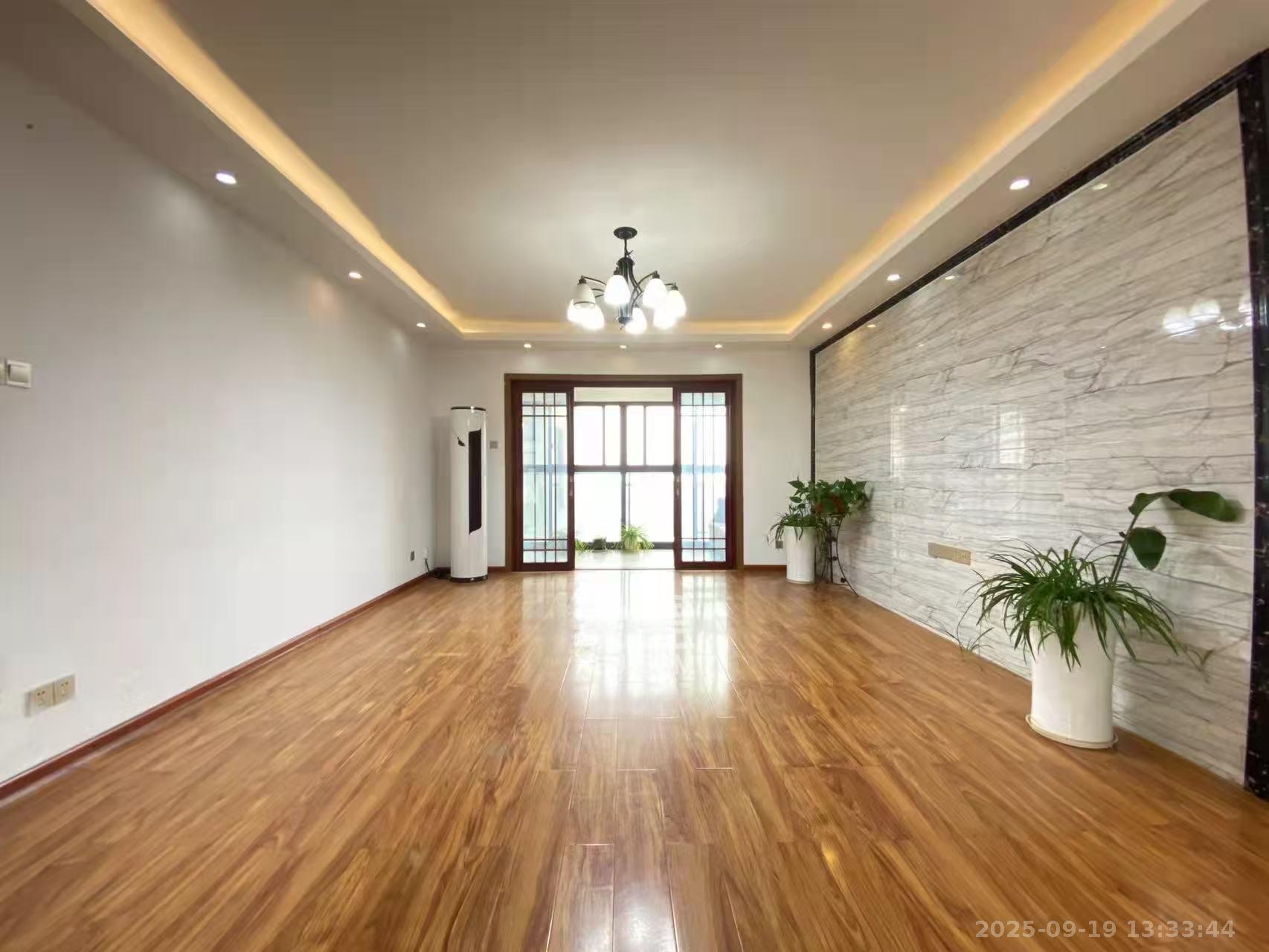 达美D6区  4室2厅2卫    4500.0元/月室内图