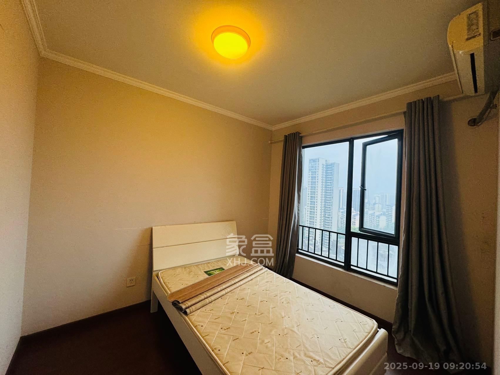 万科金域华府三四期  3室2厅1卫    2400.0元/月室内图