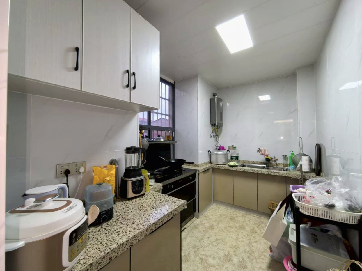 颐园小区  4室2厅2卫    49.8万室内图