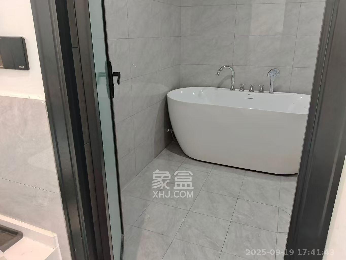 五一新干线  4室1厅1卫    5000.0元/月室内图