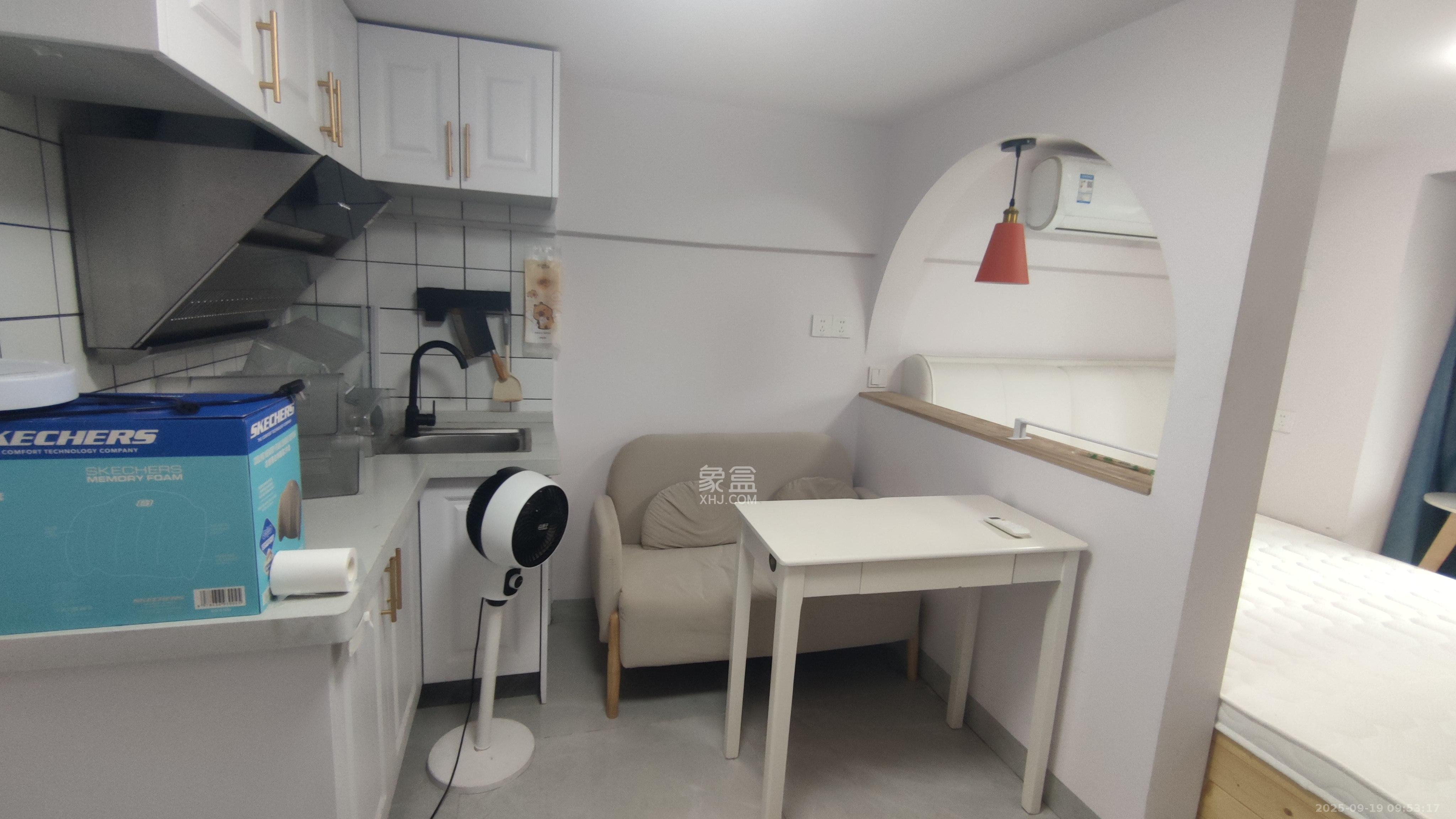 清控湖山雅居北区  1室1厅1卫    1100.0元/月室内图