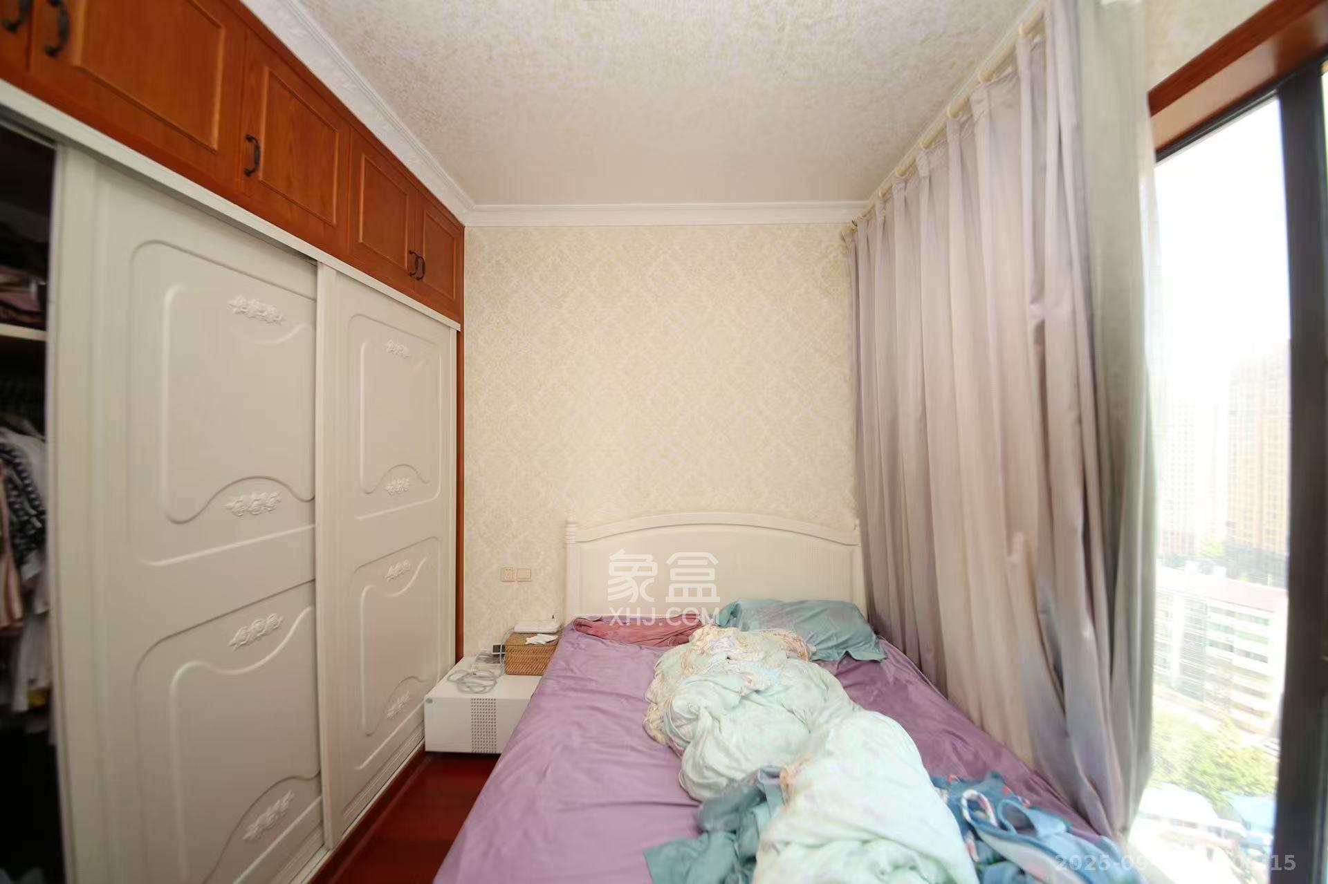 卓越蔚蓝城邦  3室2厅2卫    2600.0元/月室内图