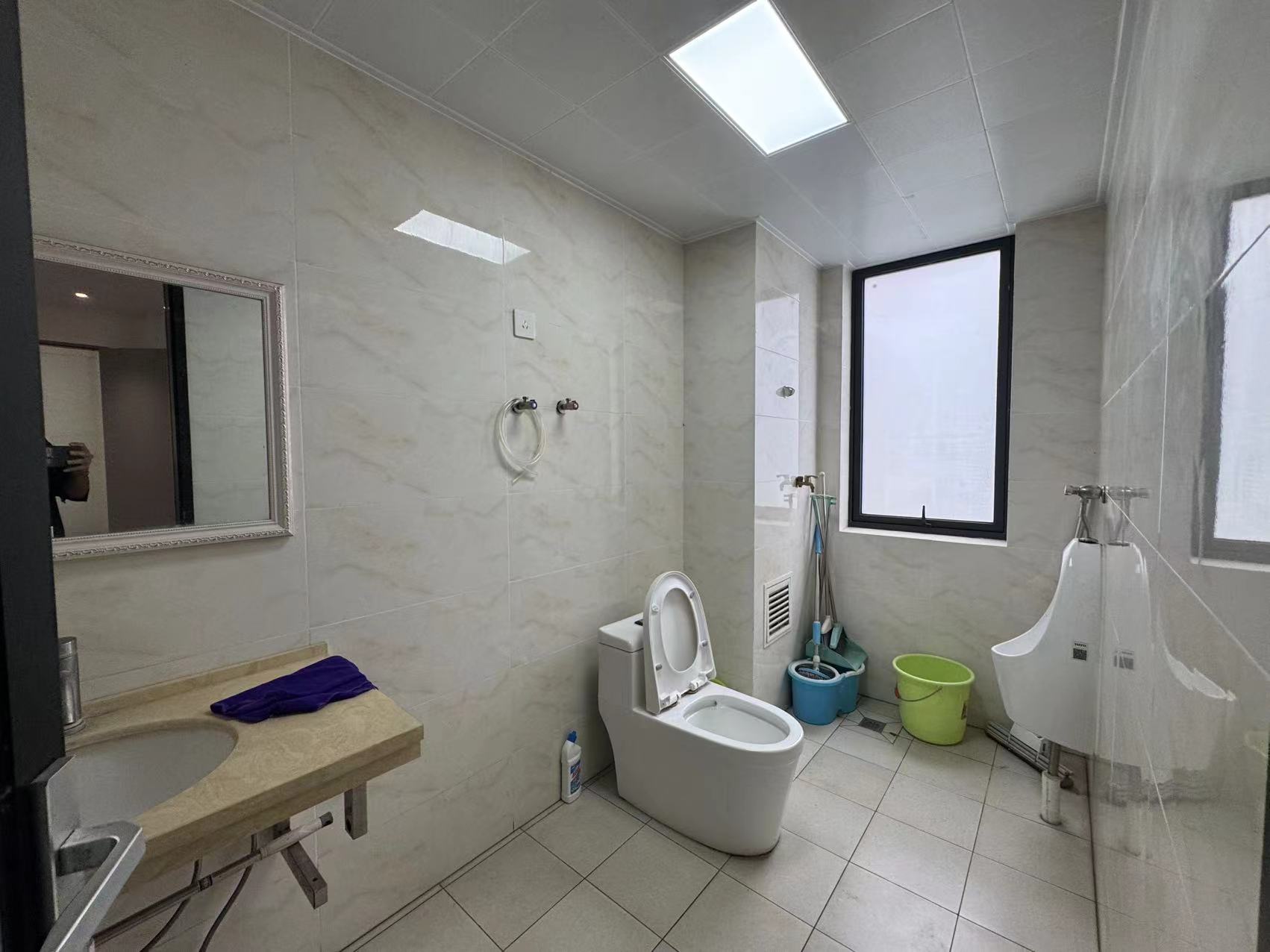 顺发新村  7室2厅3卫   8500.00元/月室内图