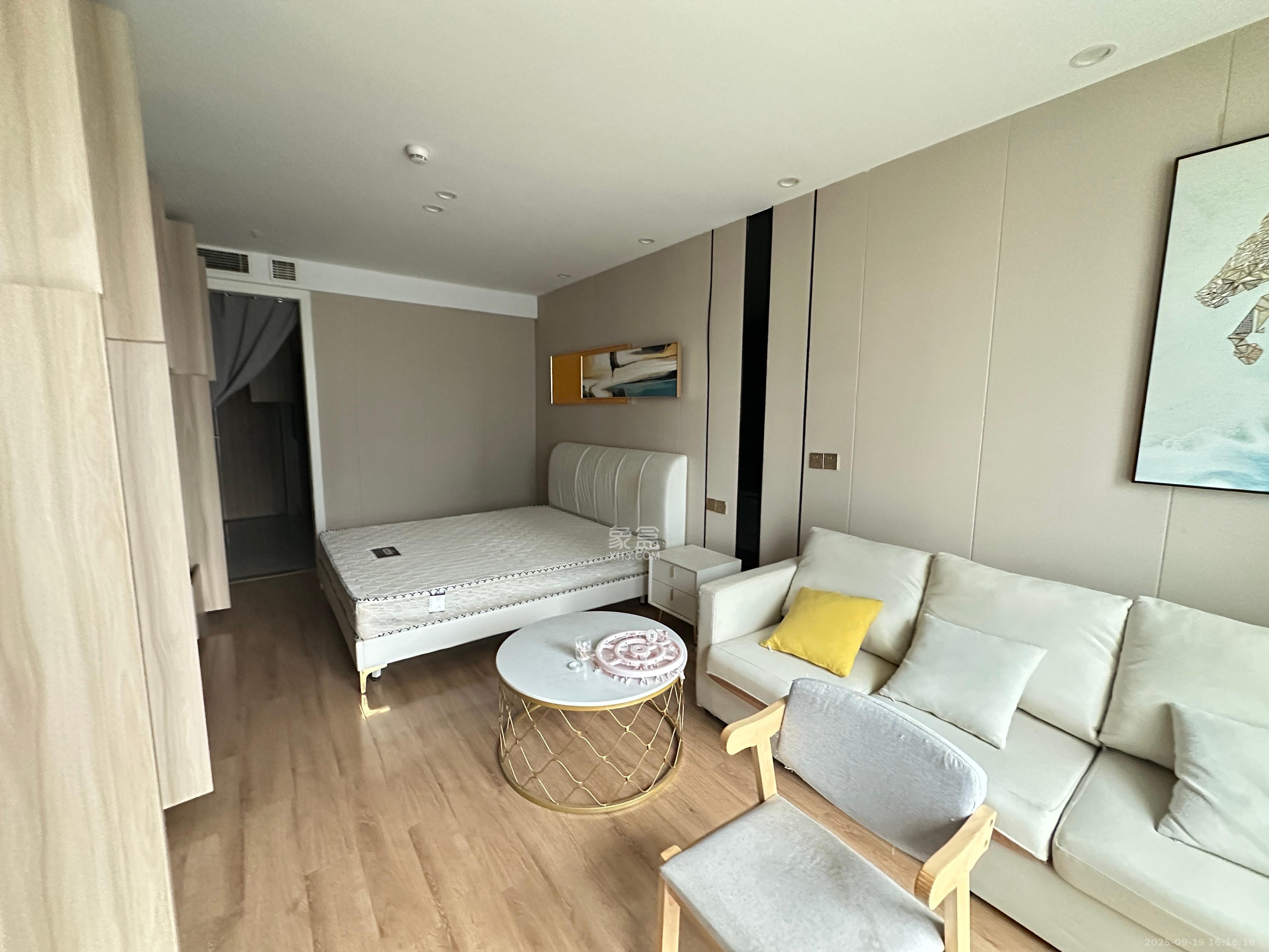 汇景发展环球中心  1室1厅1卫    2600.0元/月室内图