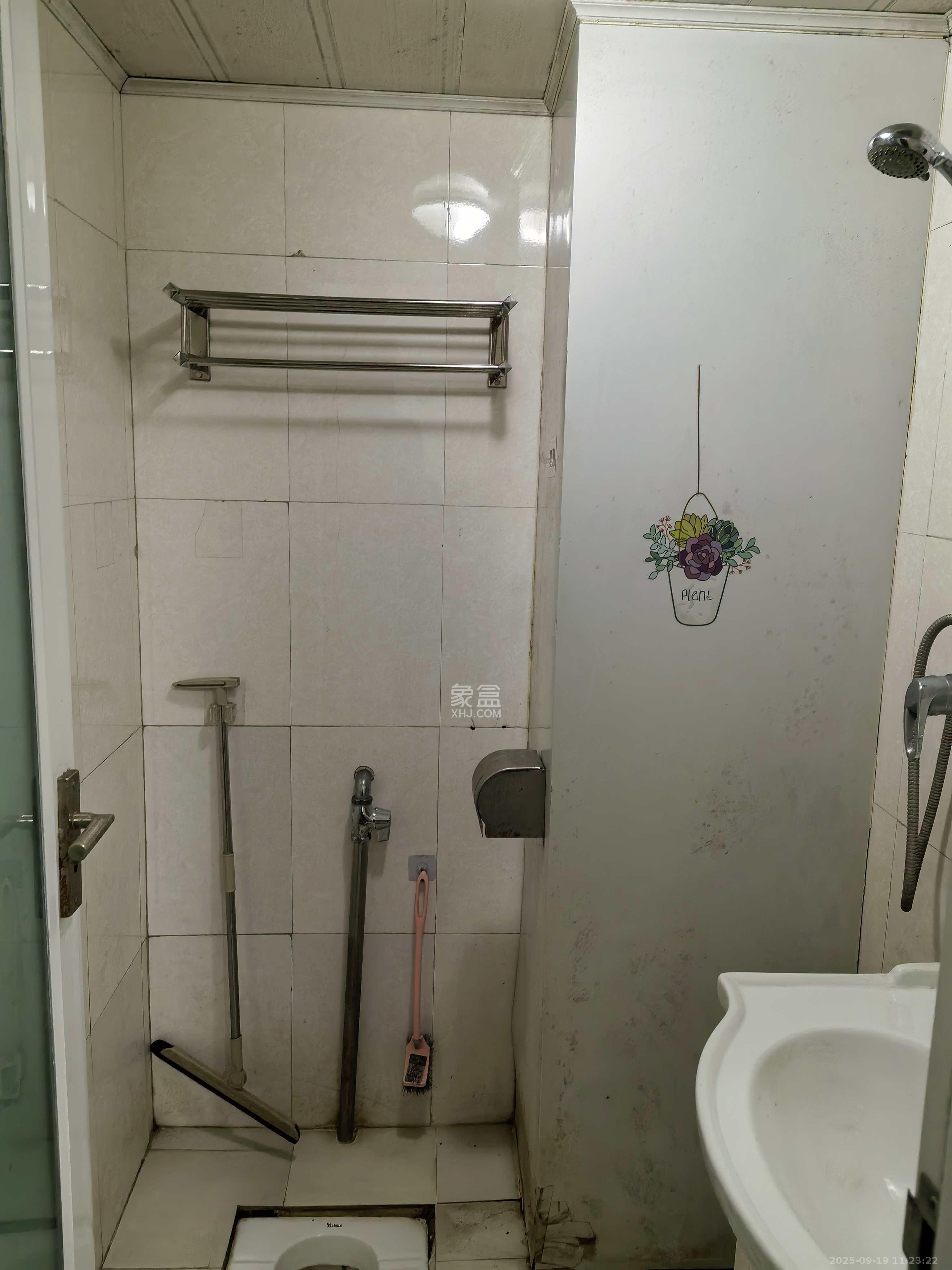 建鸿达华都(华都小户型及大华写字楼) 1室1厅1卫 2500.0元/月 建鸿达华都(华都小户型及大华写字楼) 1室1厅1卫 2500.0元/月室内图