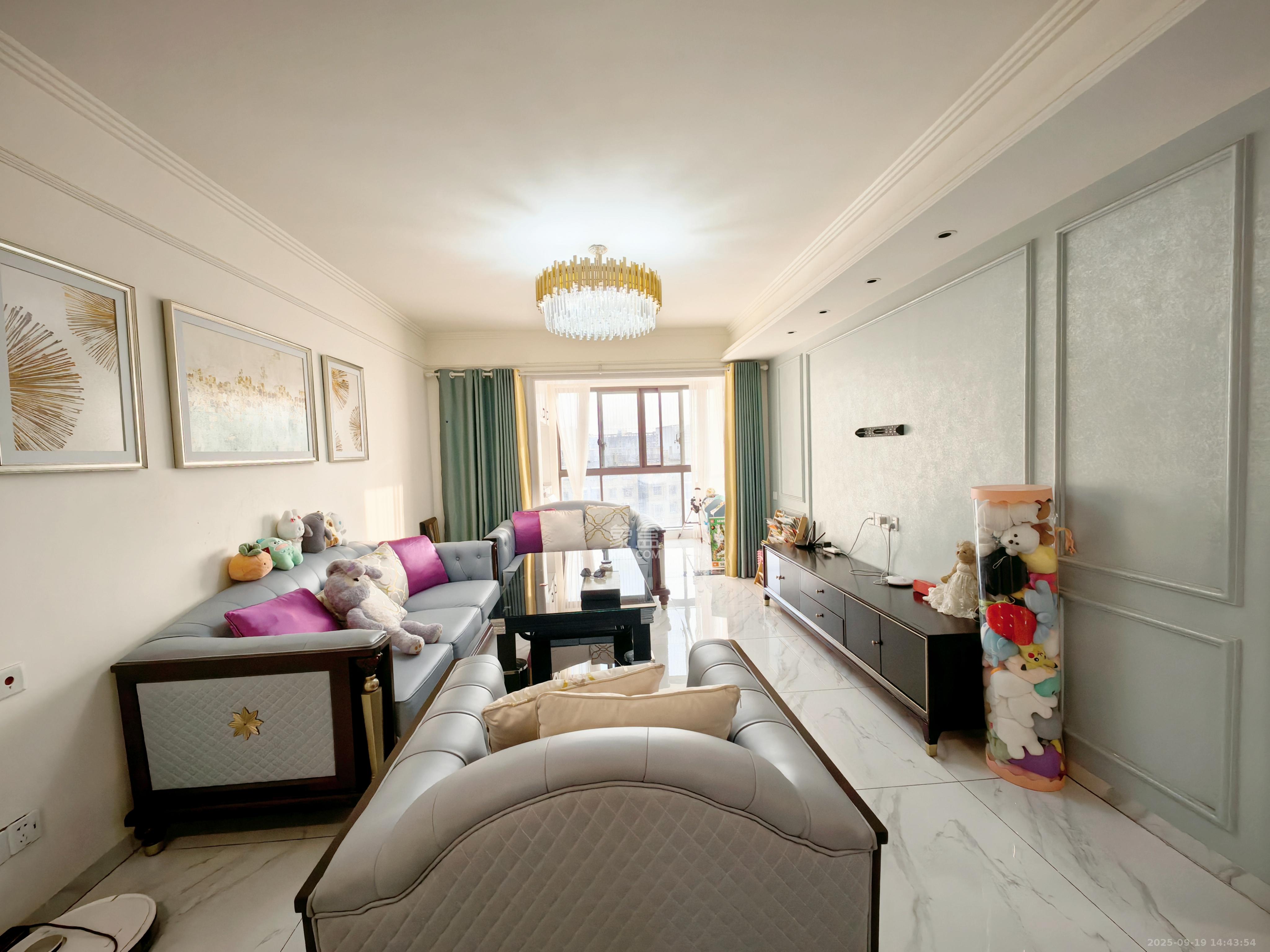 碧桂园中央花园 3室2厅2卫 3500.0元/月 碧桂园中央花园 3室2厅2卫 3500.0元/月室内图