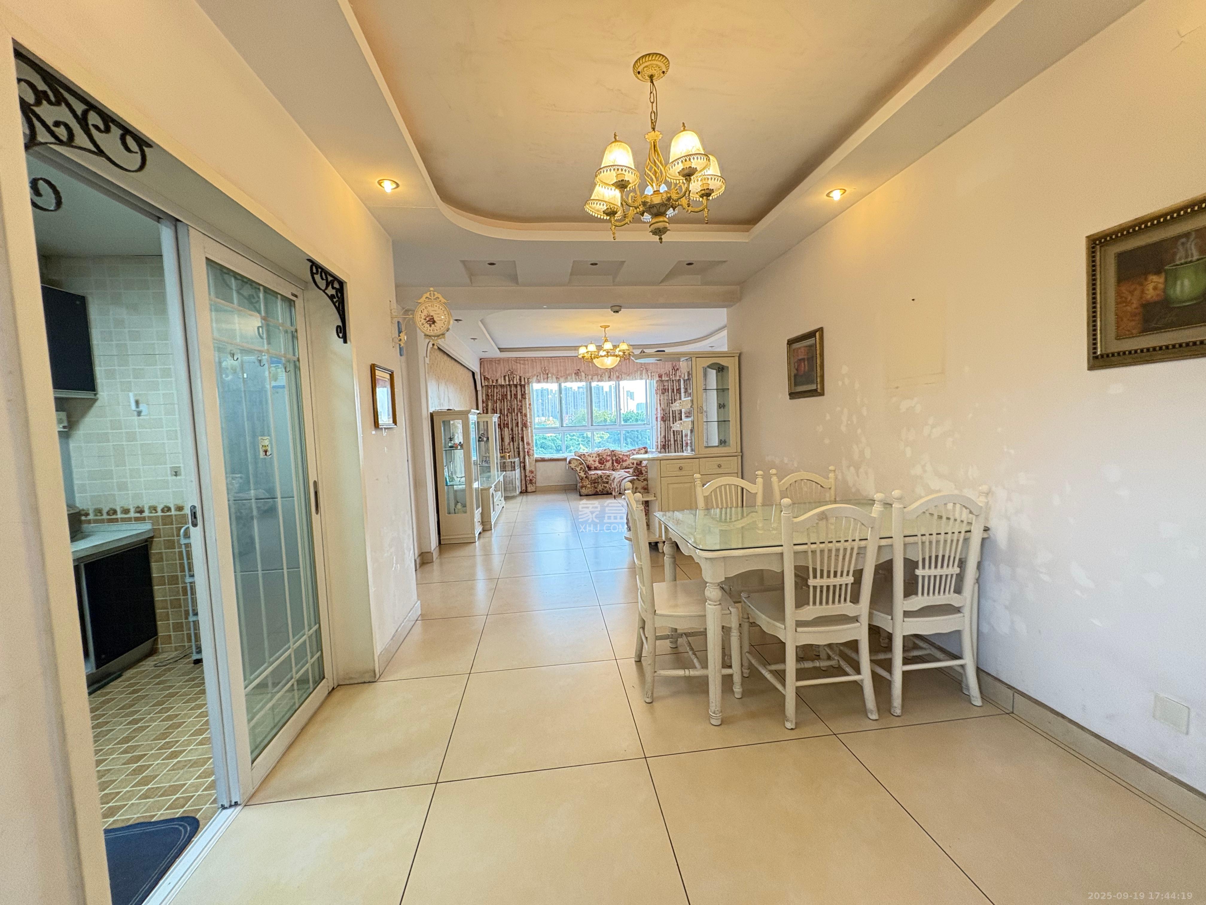 世景华庭 3室2厅2卫 1800.0元/月 世景华庭 3室2厅2卫 1800.0元/月室内图