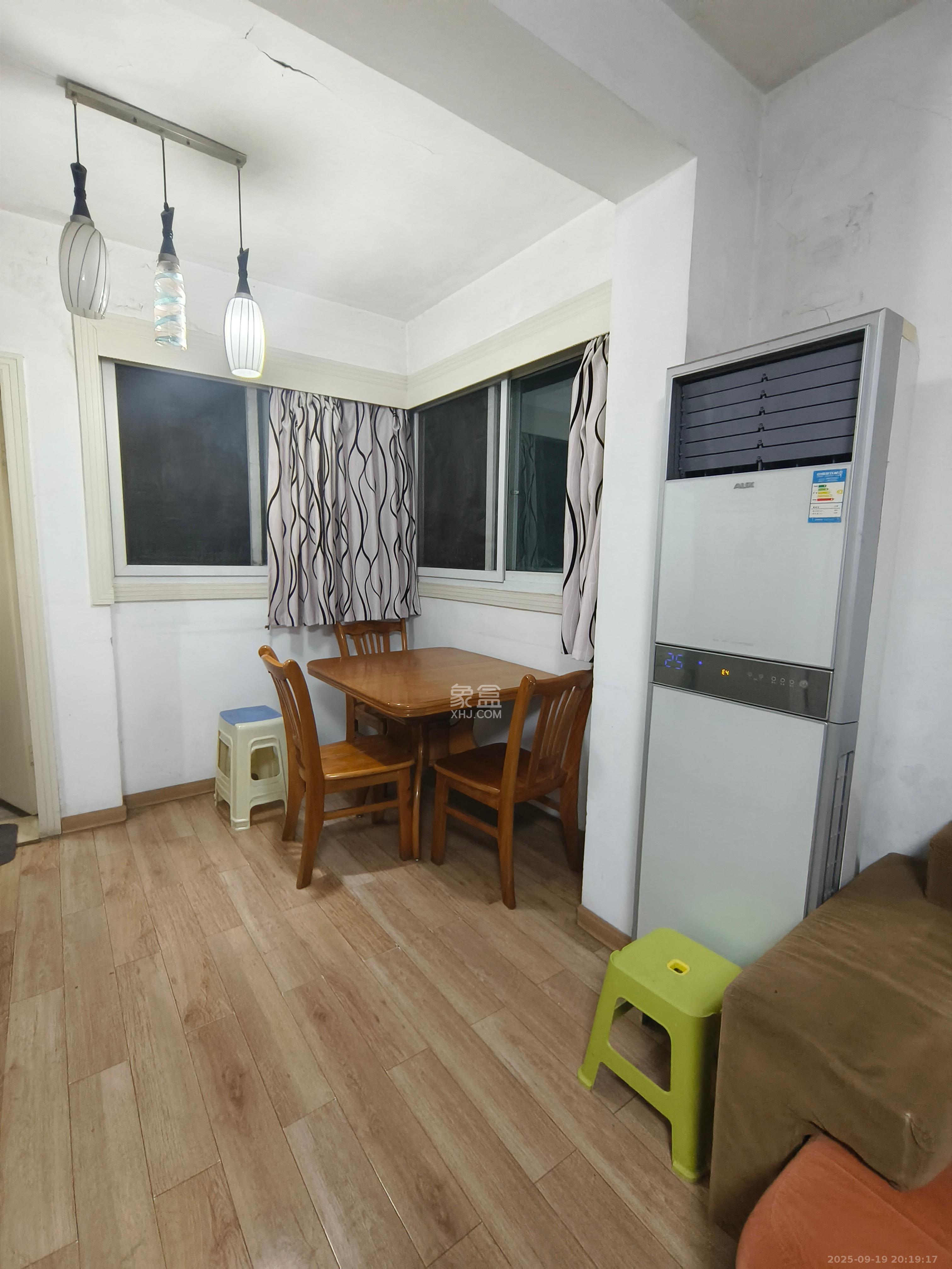 金帆小区  2室2厅1卫    1600.0元/月室内图