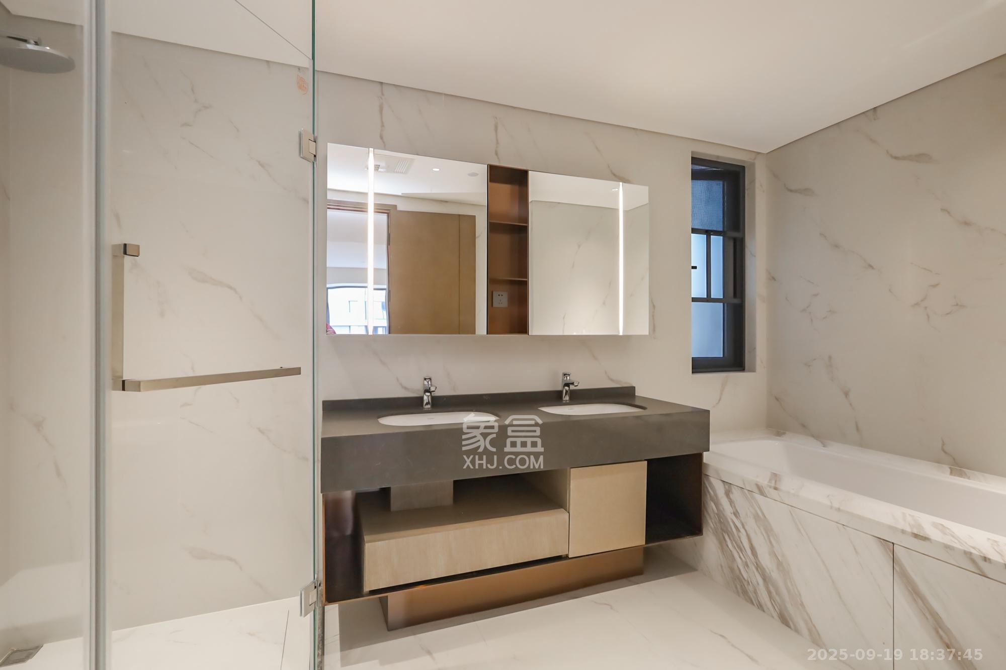 长沙悦府(华润万象城) 4室2厅3卫 530.0万 长沙悦府(华润万象城) 4室2厅3卫 530.0万卫生间