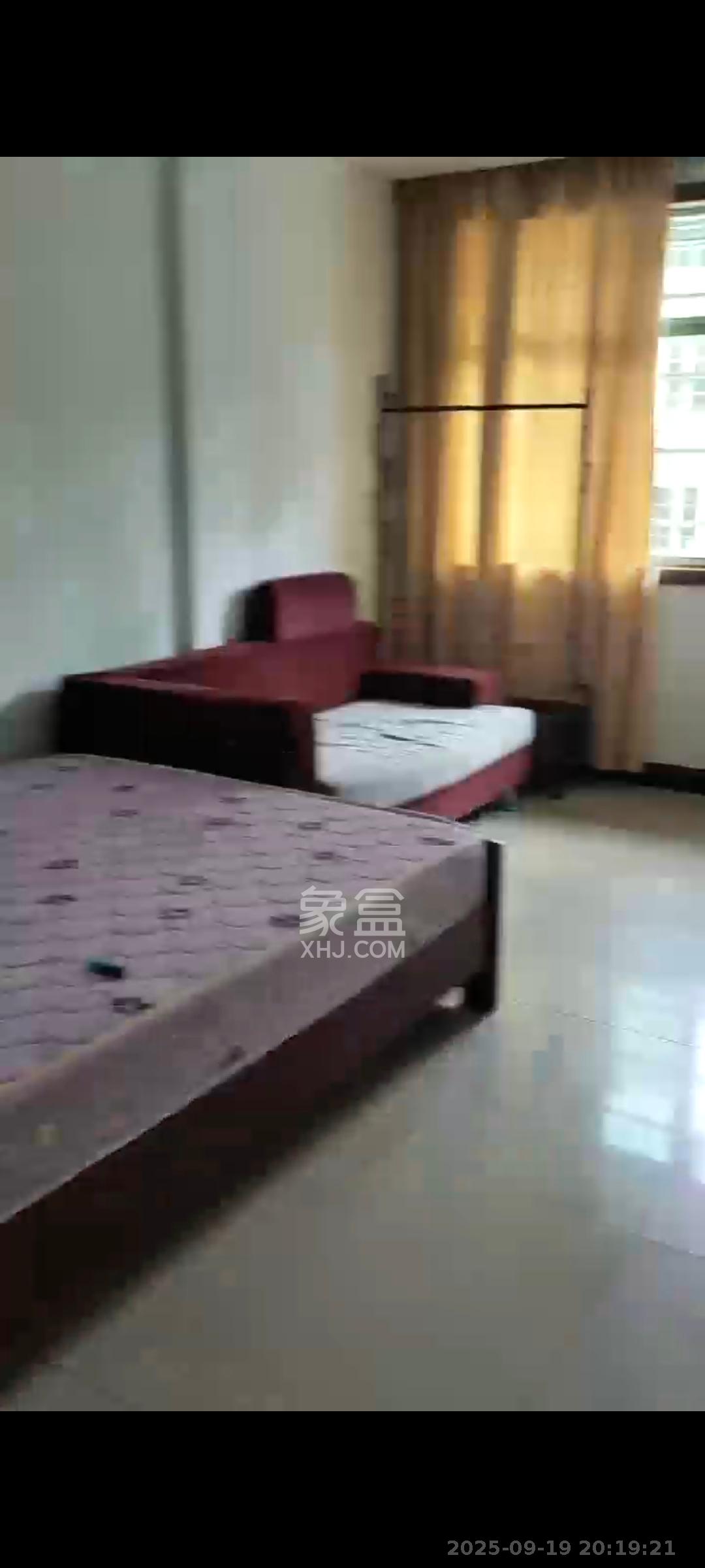 高岭小区 1室1厅1卫 1200.0元/月 高岭小区 1室1厅1卫 1200.0元/月室内图