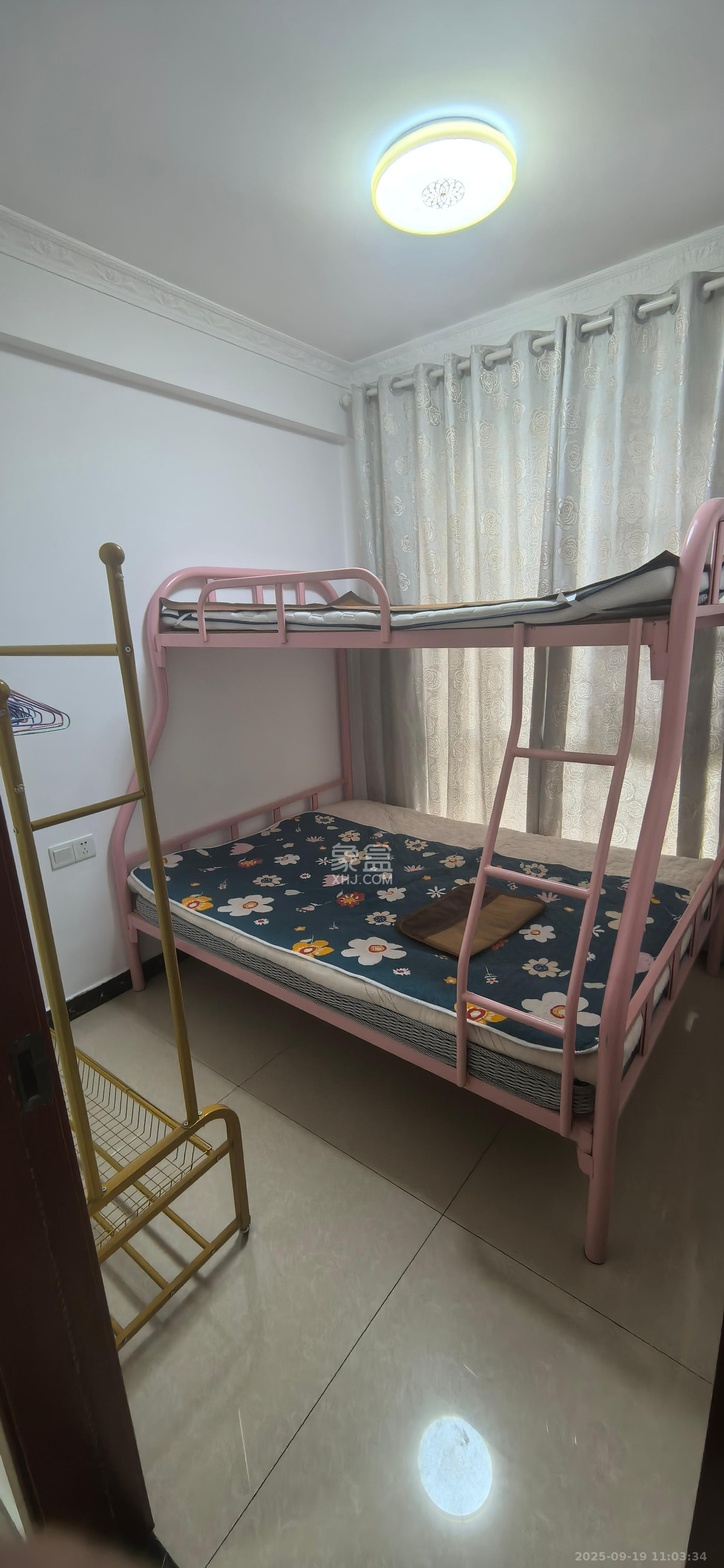 蓝光幸福满庭  3室2厅1卫   2200.00元/月室内图