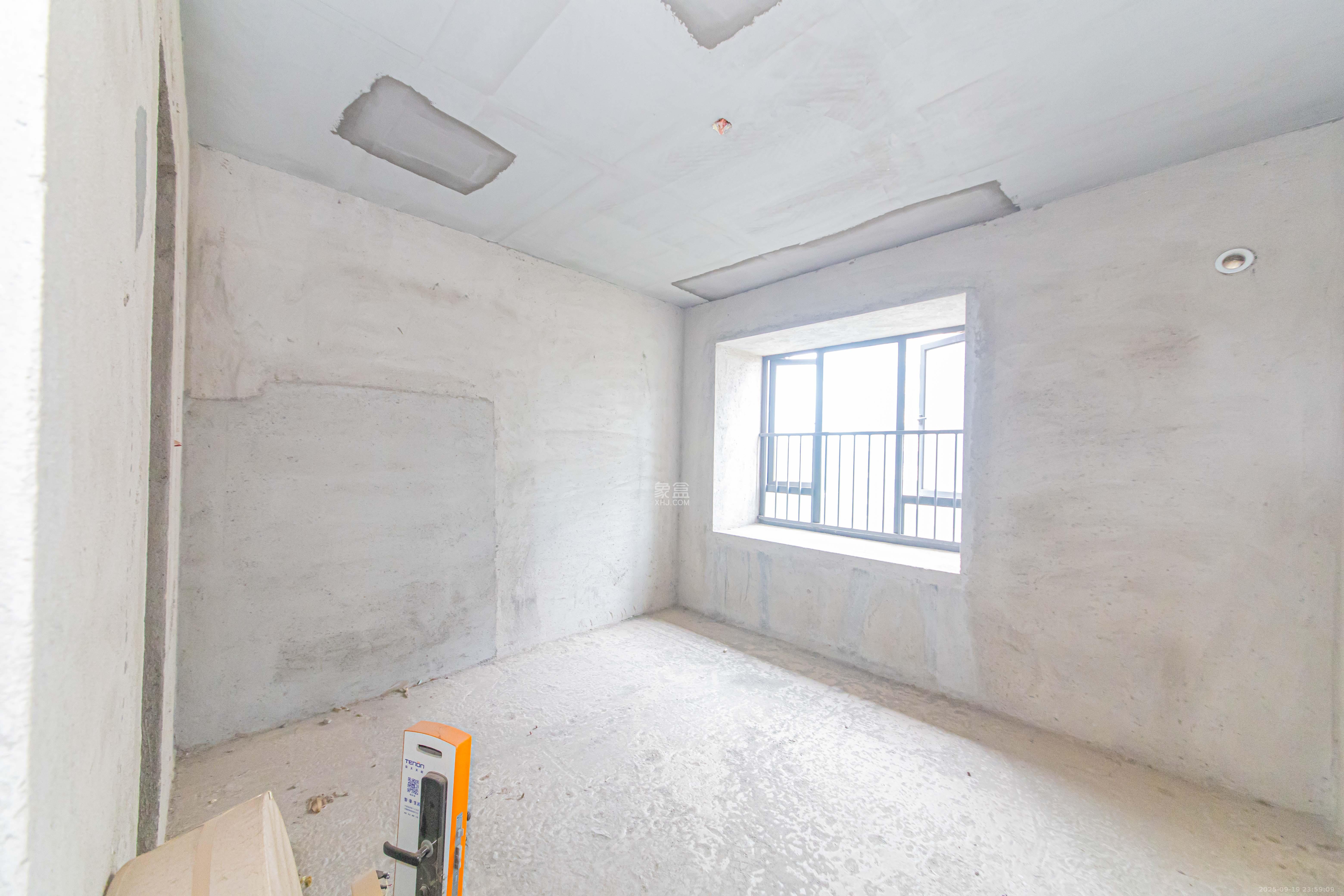 和泓融成府  4室2厅2卫    85.0万卧室