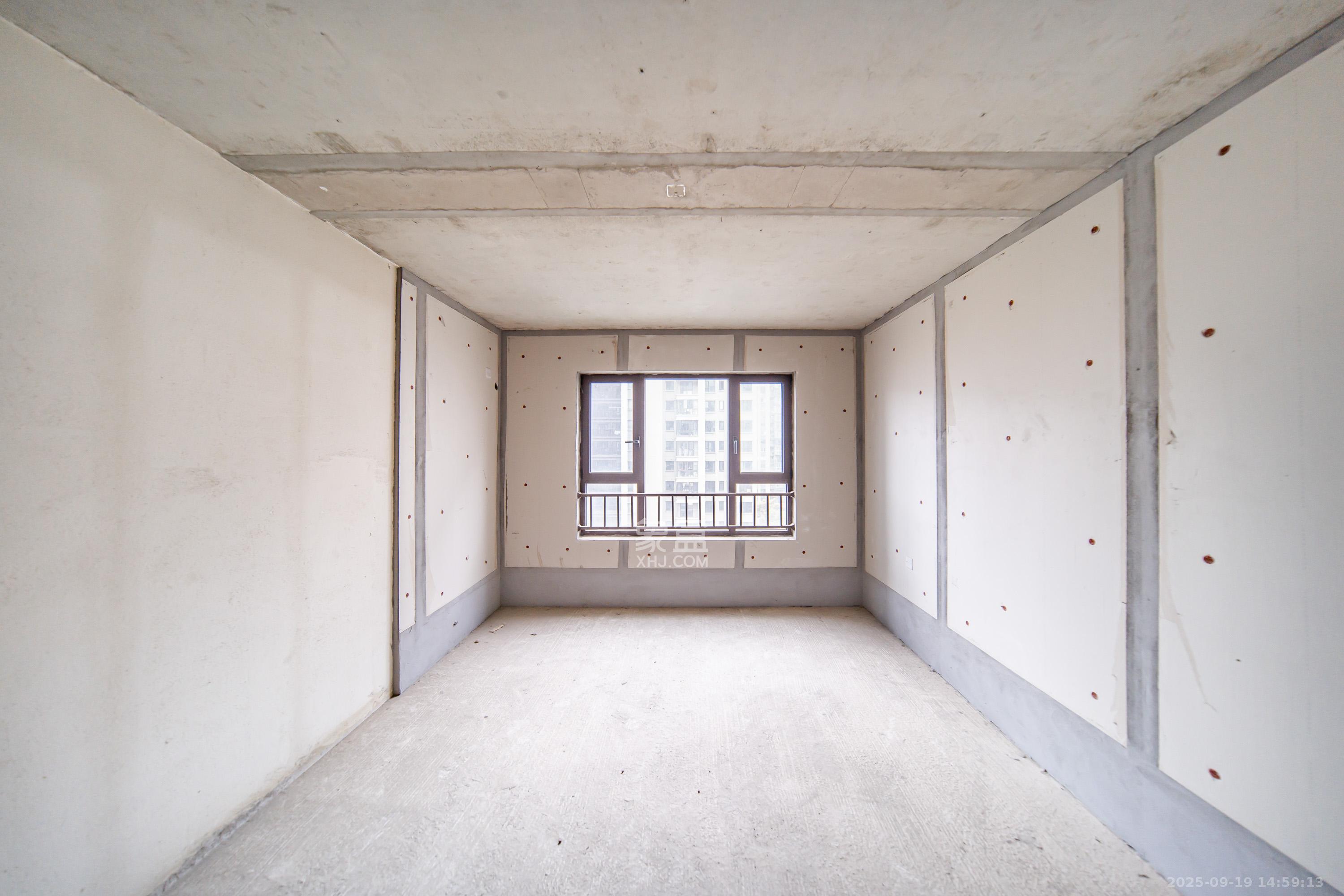 城发恒伟星雅韵(恒伟星辉苑) 4室2厅2卫 188.0万 城发恒伟星雅韵(恒伟星辉苑) 4室2厅2卫 188.0万卧室