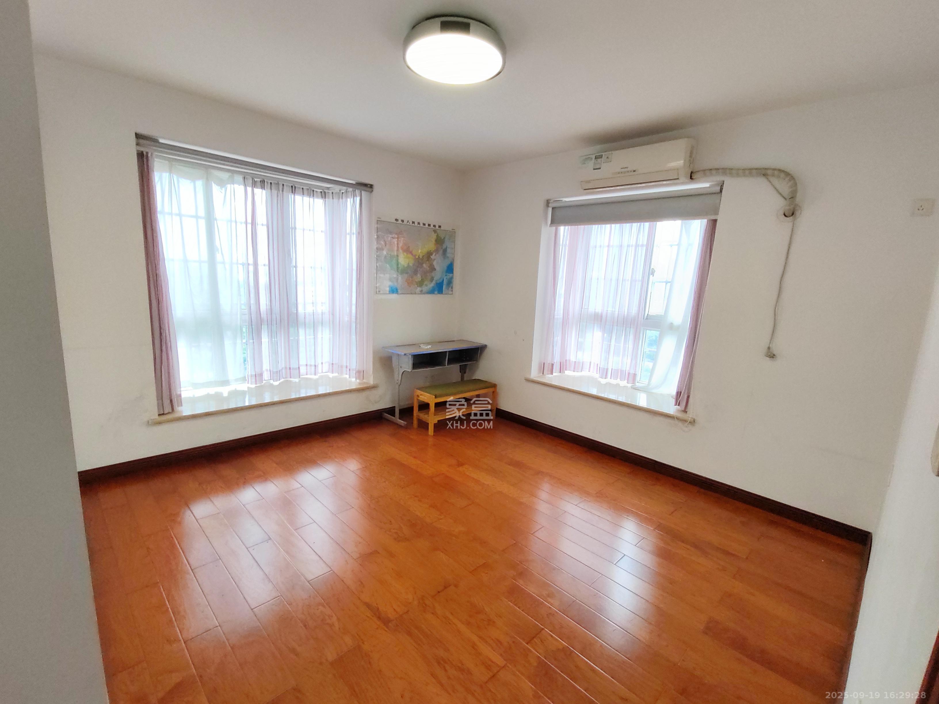 晶华美地  5室2厅2卫    2100.0元/月室内图