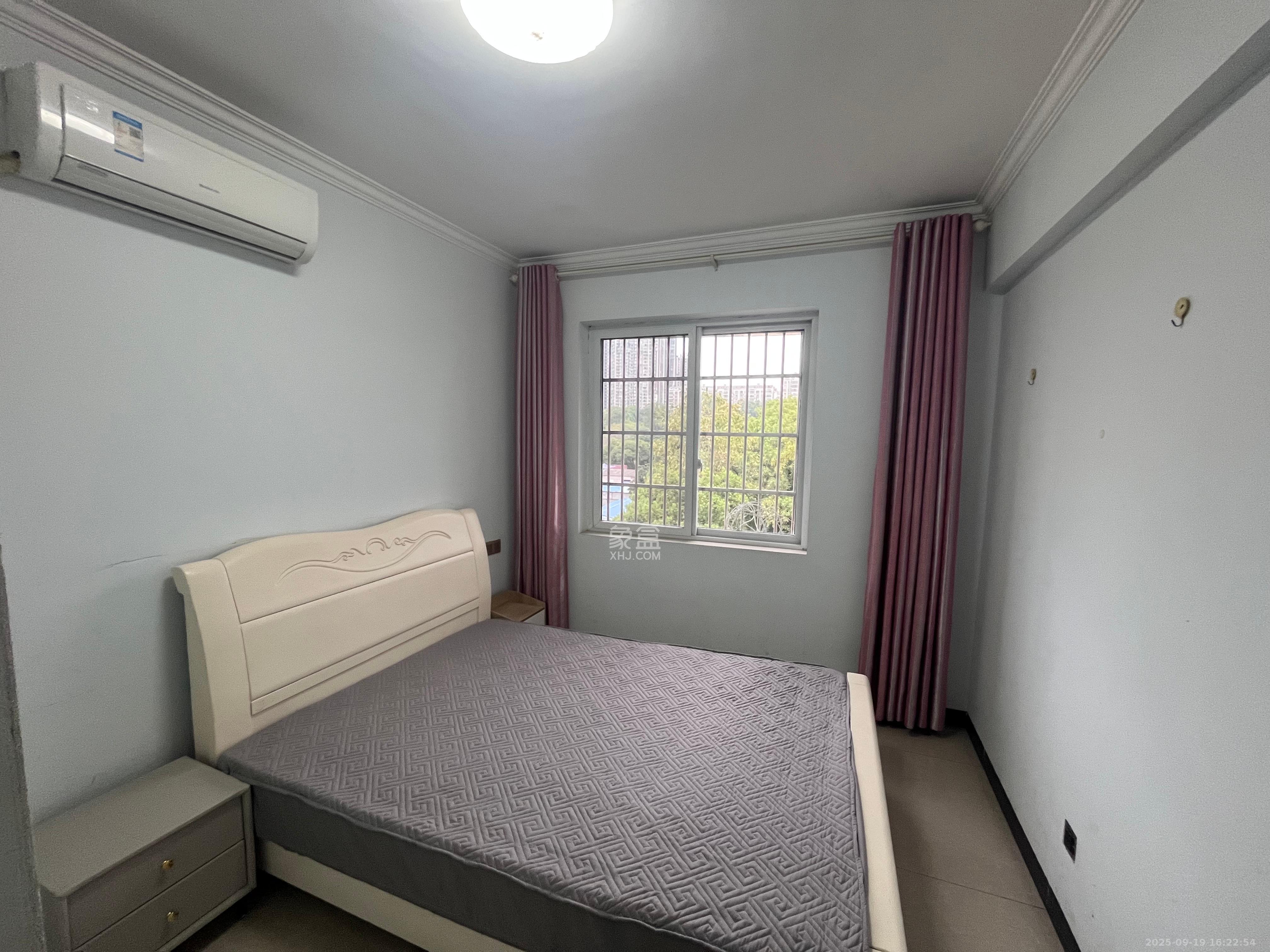 星城新宇莲景苑 3室2厅1卫 2300.0元/月 星城新宇莲景苑 3室2厅1卫 2300.0元/月室内图