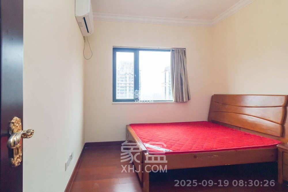 恒大江湾 3室1厅2卫 2200.0元/月 恒大江湾 3室1厅2卫 2200.0元/月室内图