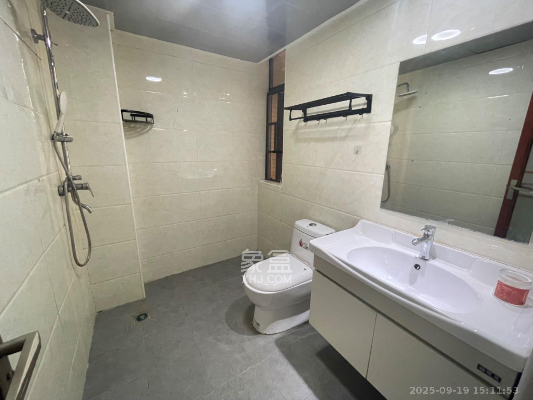 安泰嘉园(湘府邻伴) 3室2厅2卫 2500.0元/月 安泰嘉园(湘府邻伴) 3室2厅2卫 2500.0元/月室内图