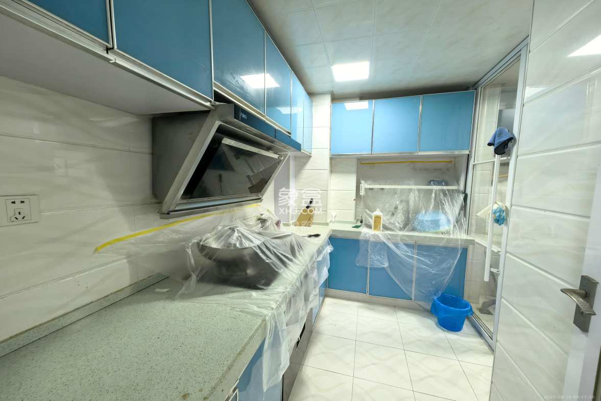 旭辉御府 3室2厅1卫 2400.0元/月 旭辉御府 3室2厅1卫 2400.0元/月室内图