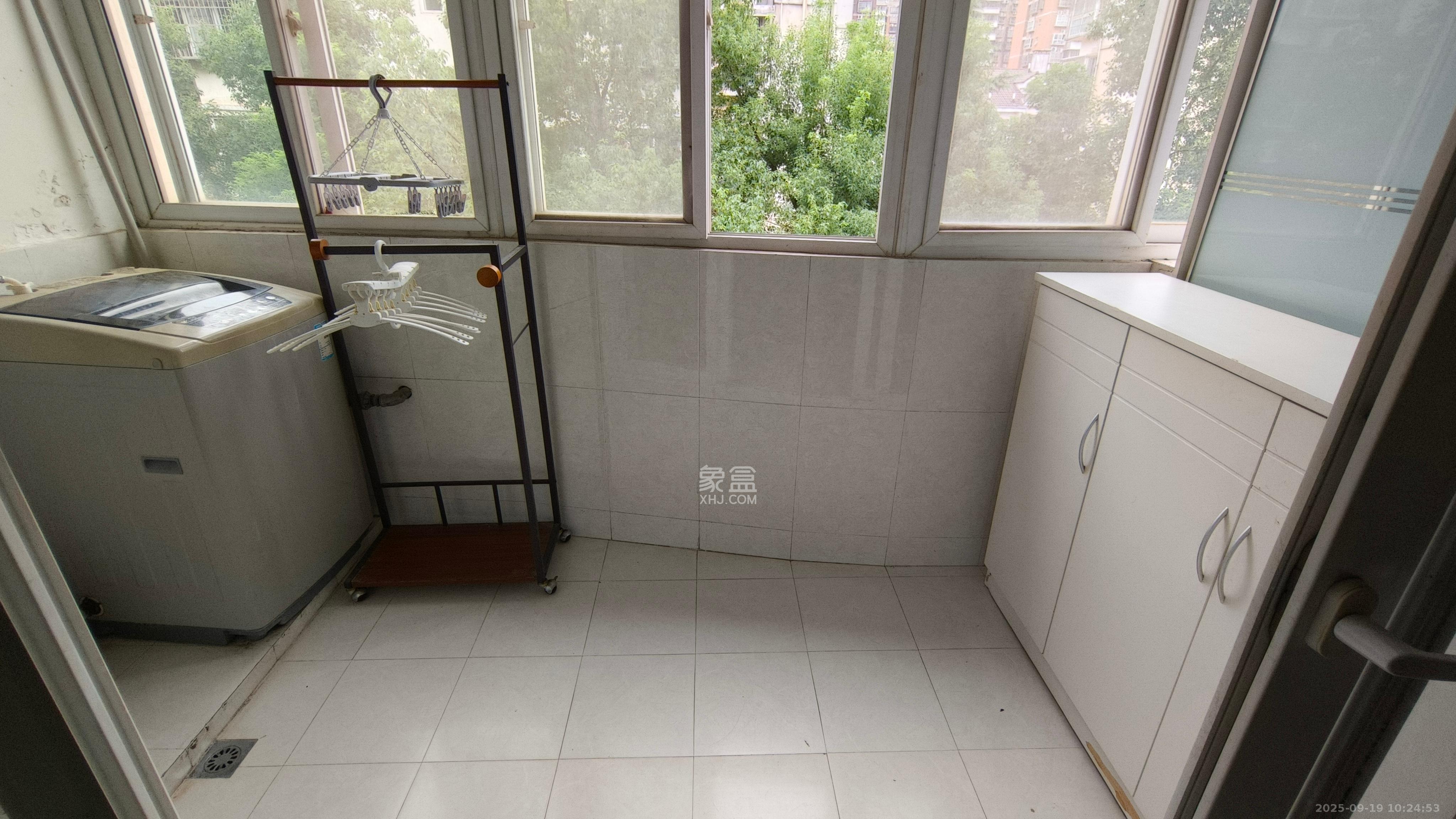 德润园  3室2厅1卫    1800.0元/月室内图