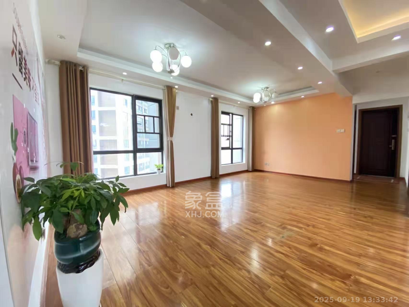 达美D6区  4室2厅2卫    4500.0元/月室内图