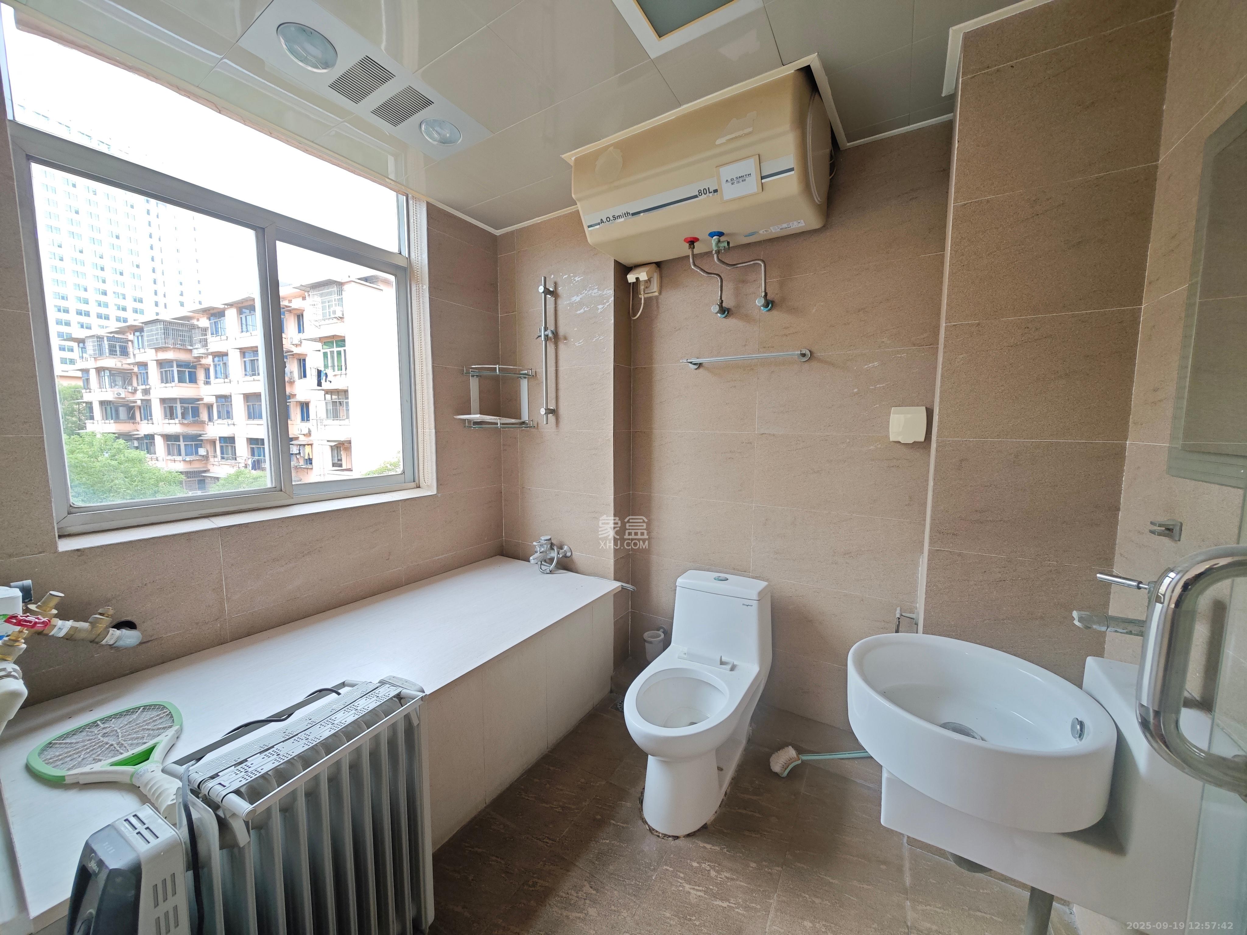 华银园  3室2厅2卫    2500.0元/月室内图