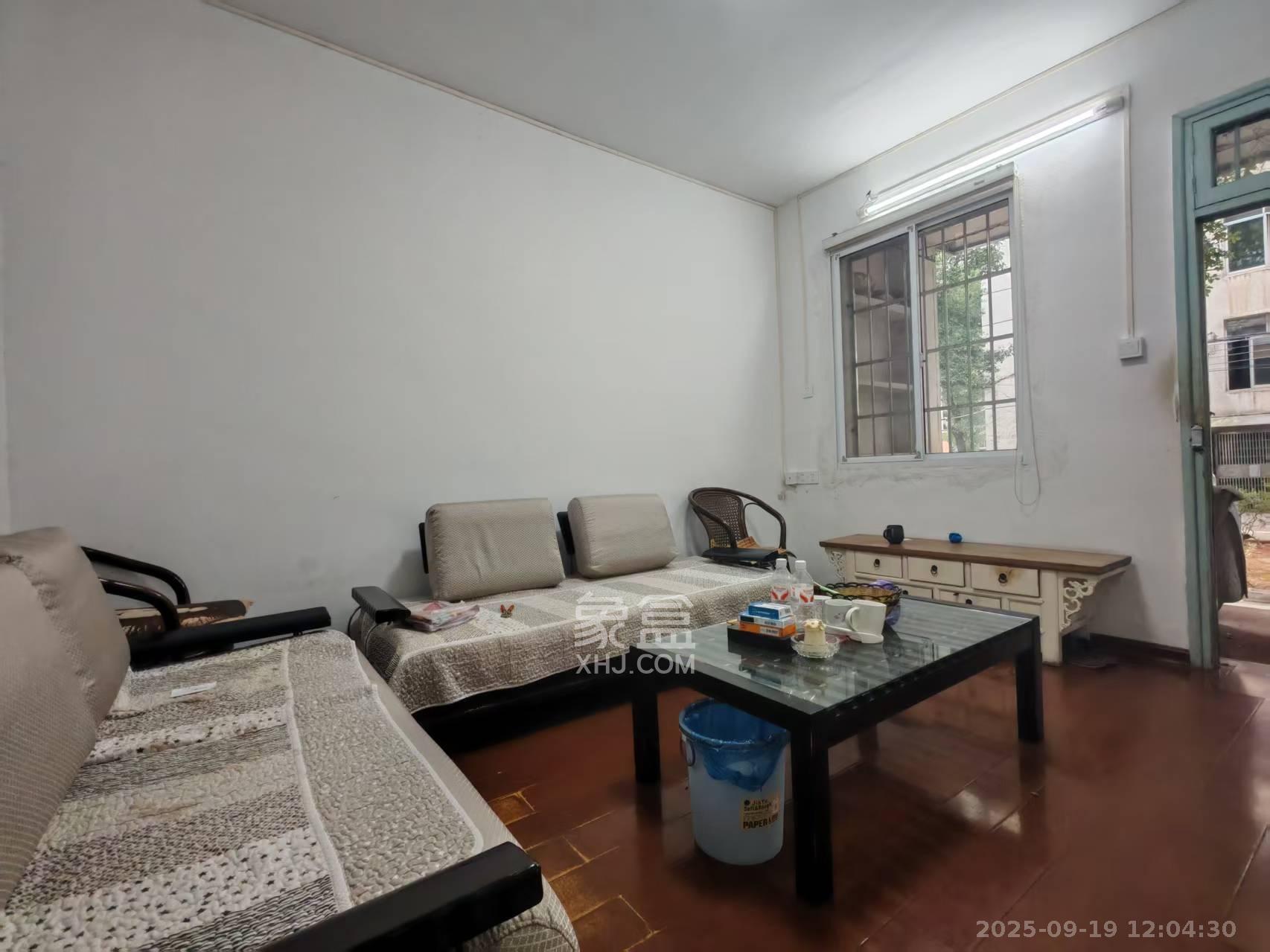 广电南院宿舍 3室1厅1卫 1800.0元/月 广电南院宿舍 3室1厅1卫 1800.0元/月室内图