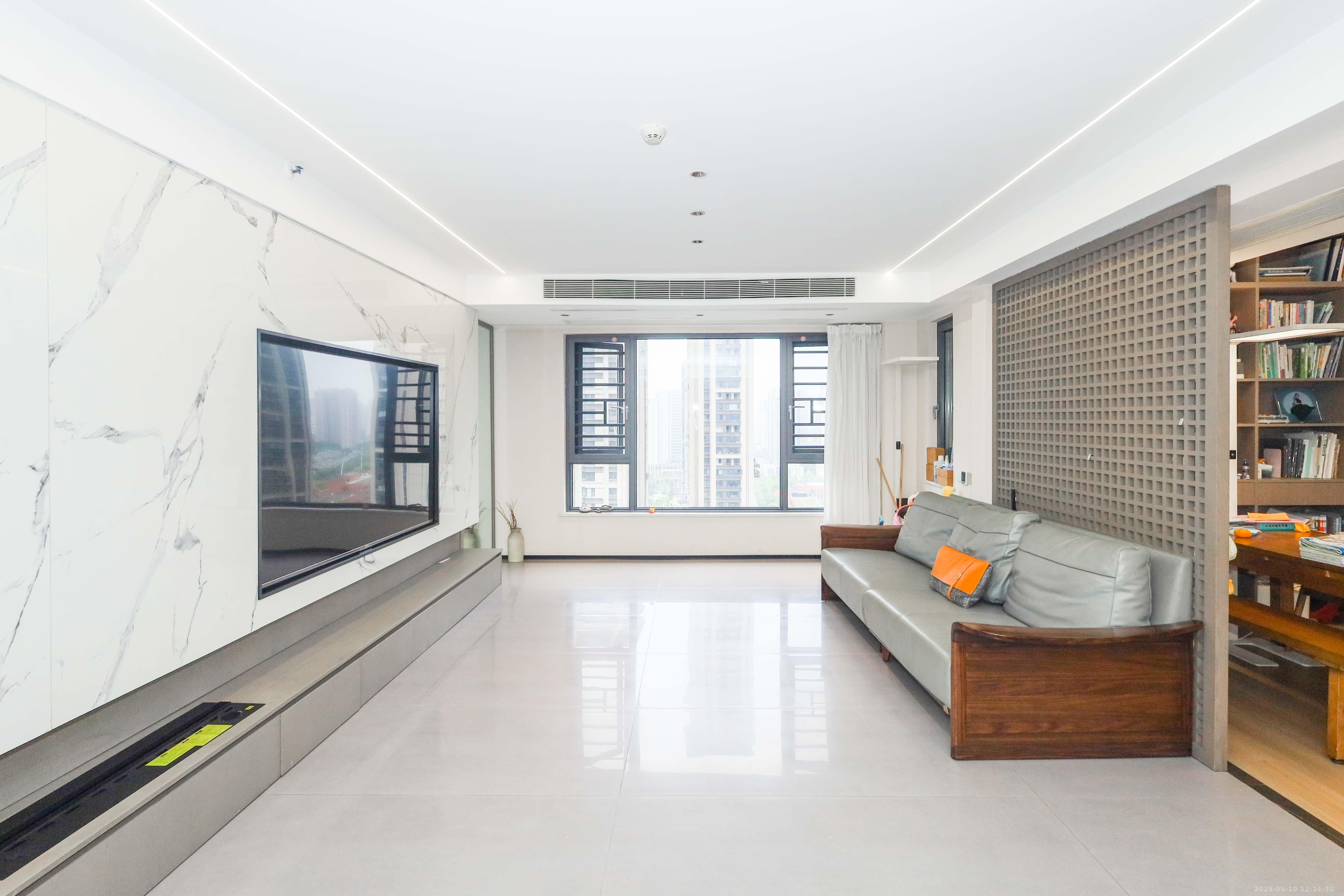 建发央著  4室2厅3卫   340.00万