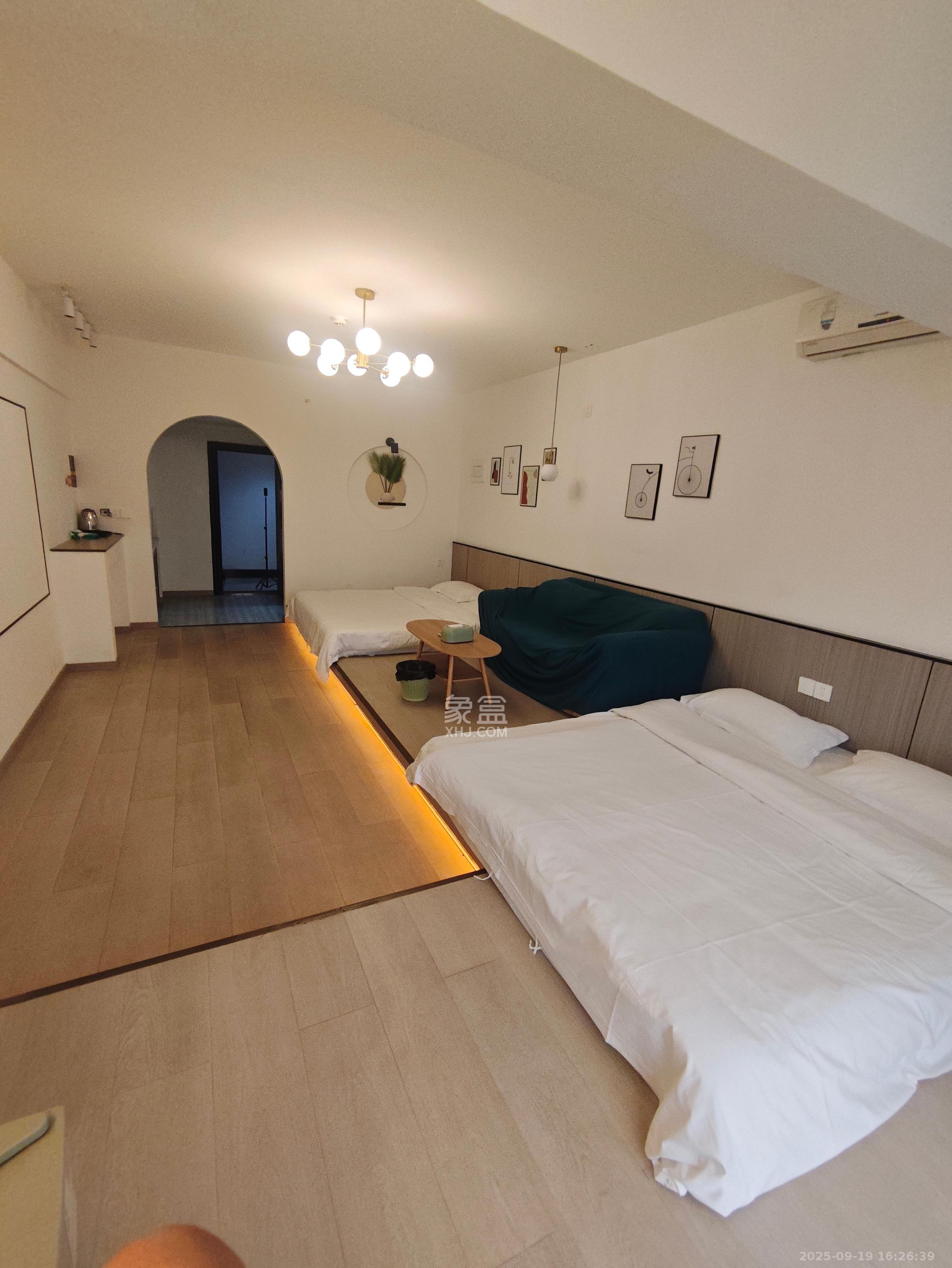 七彩丽都  1室1厅1卫    1980.0元/月室内图