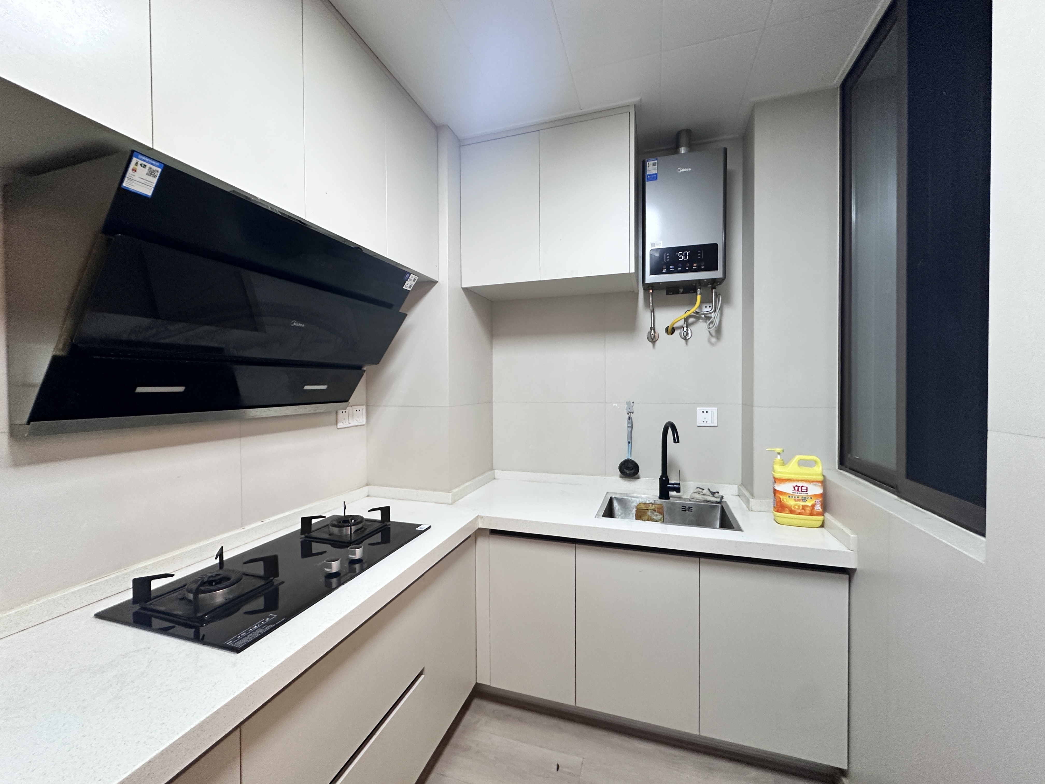 英伦首府金域豪廷 1室1厅1卫 1600.0元/月 英伦首府金域豪廷 1室1厅1卫 1600.0元/月室内图