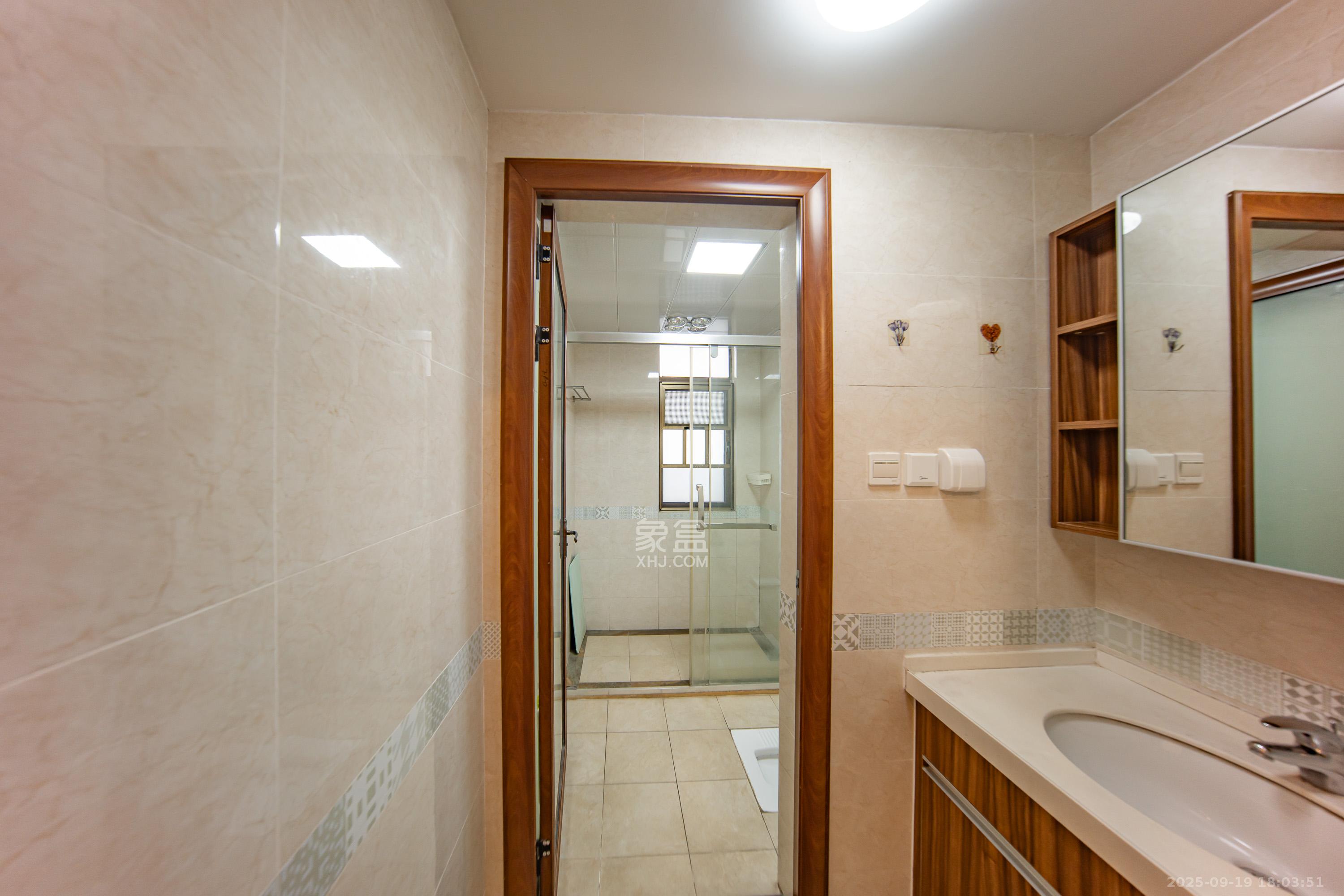 江山帝景哈佛  3室2厅2卫    88.0万卫生间