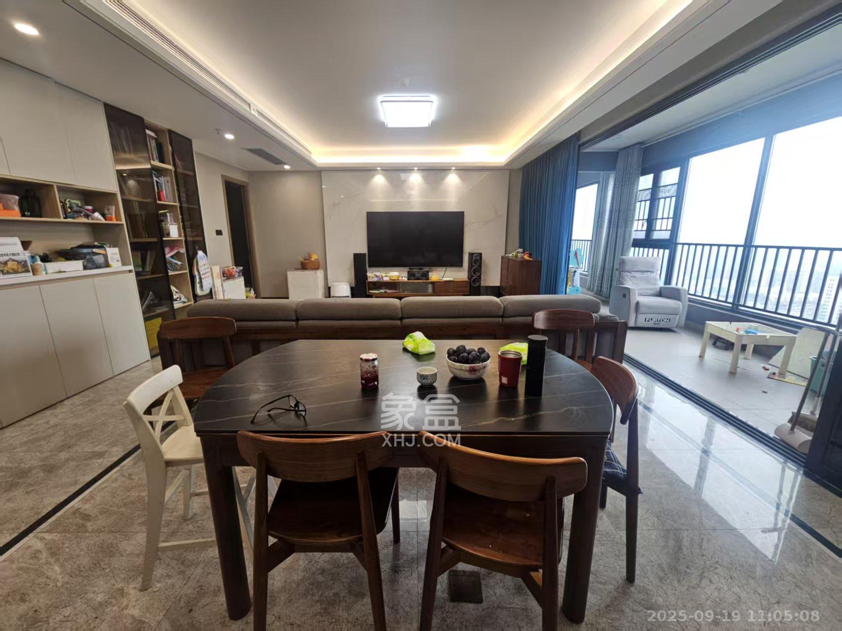 旭辉都会山  4室2厅3卫    10000.0元/月室内图