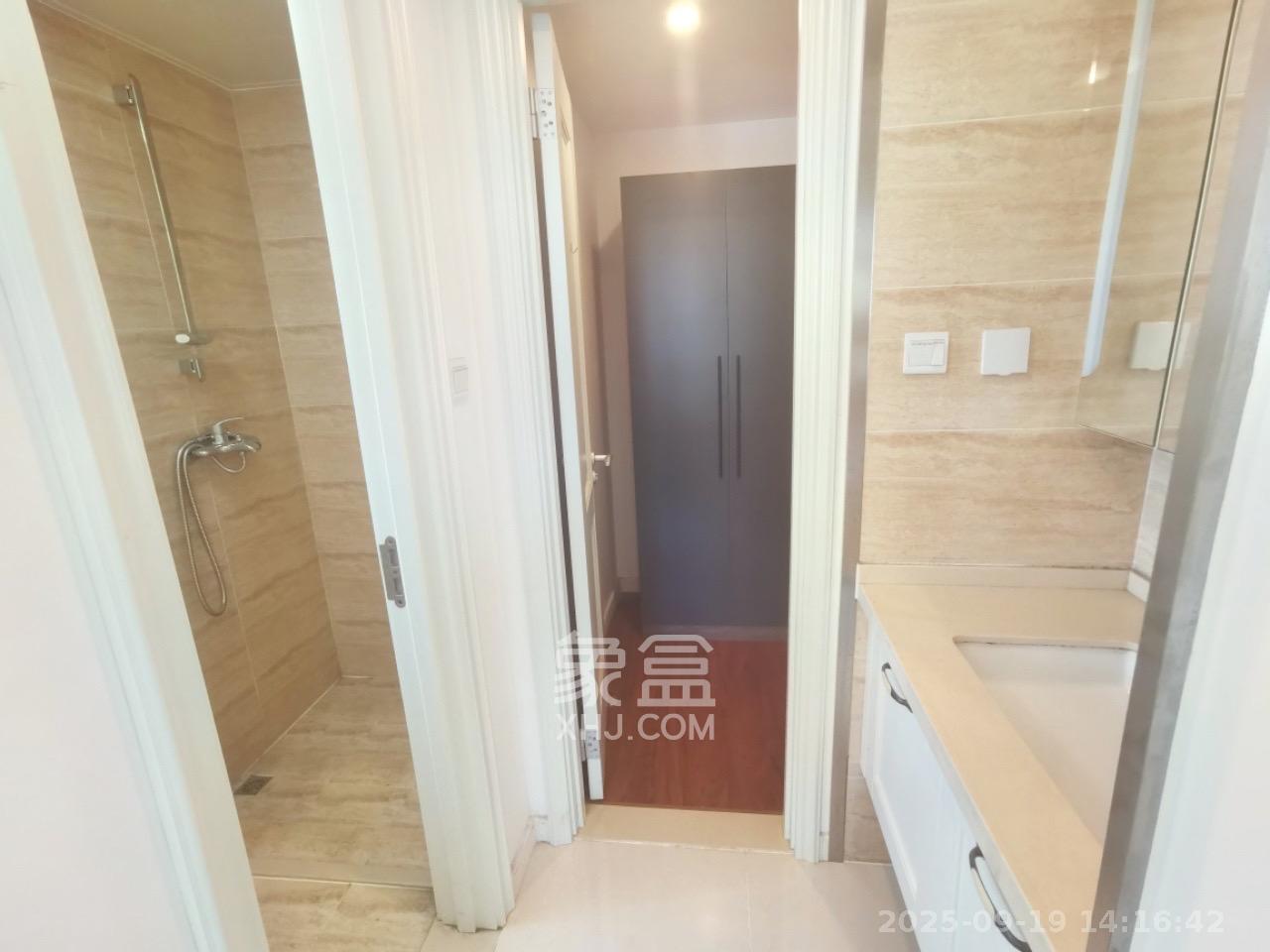 万科魅力之城观澜里 3室2厅2卫 2700.0元/月 万科魅力之城观澜里 3室2厅2卫 2700.0元/月室内图