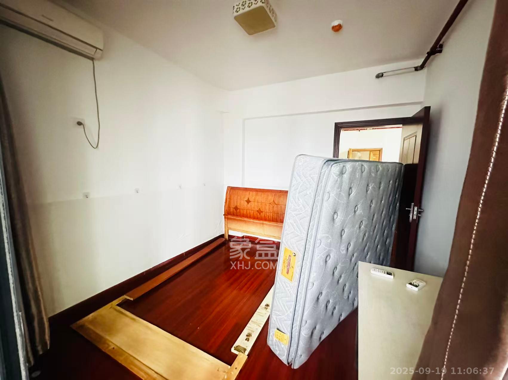 天鸿天府（天鸿中央大院）  1室2厅1卫    2200.0元/月室内图