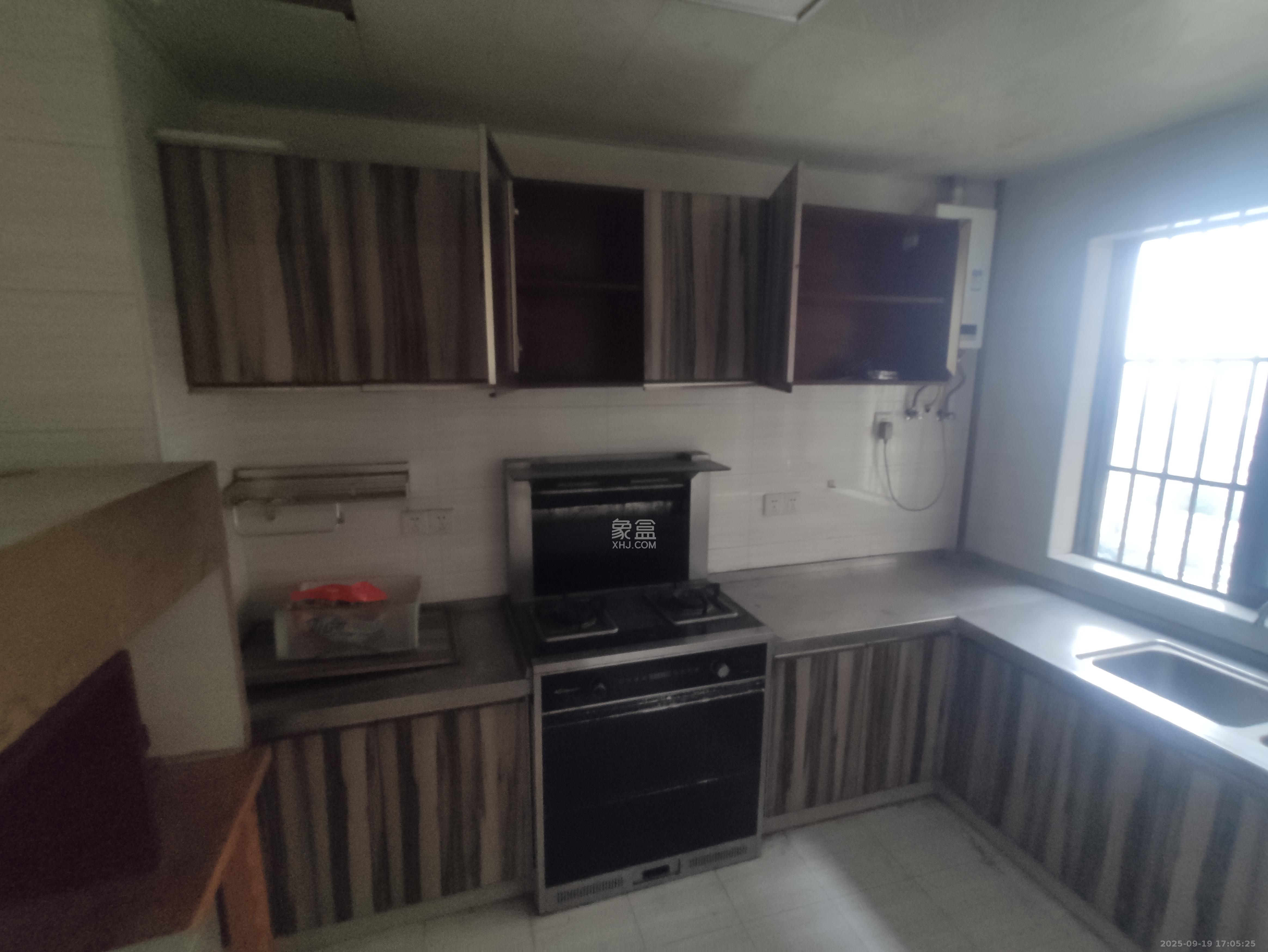 曙光领峰(曙光家园) 3室2厅1卫 2600.0元/月 曙光领峰(曙光家园) 3室2厅1卫 2600.0元/月室内图