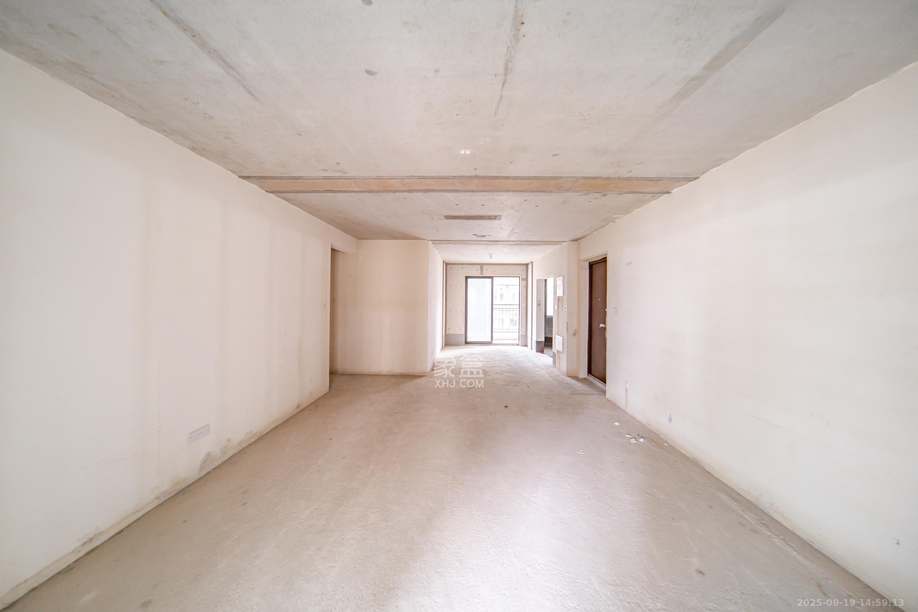 城发恒伟星雅韵（恒伟星辉苑）  4室2厅2卫    188.0万客厅