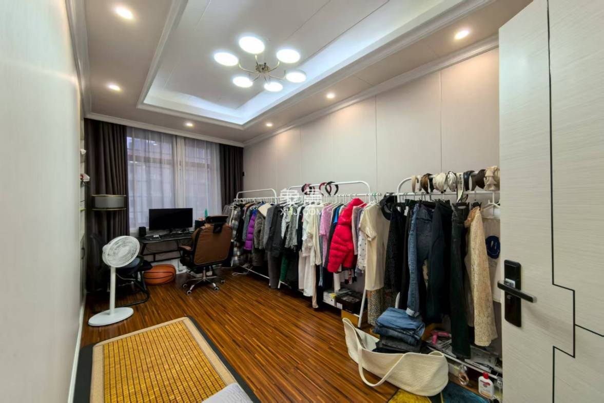 颐园小区 4室2厅2卫 49.8万 颐园小区 4室2厅2卫 49.8万室内图