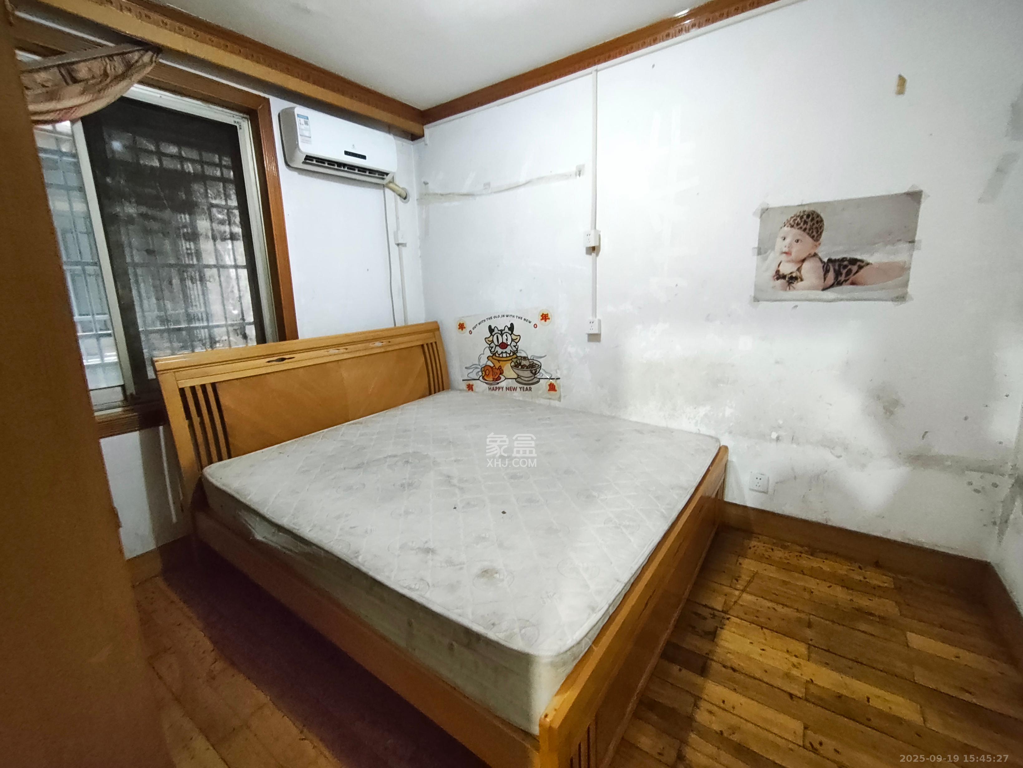 坡子街综合楼 3室1厅1卫 2800.0元/月 坡子街综合楼 3室1厅1卫 2800.0元/月室内图